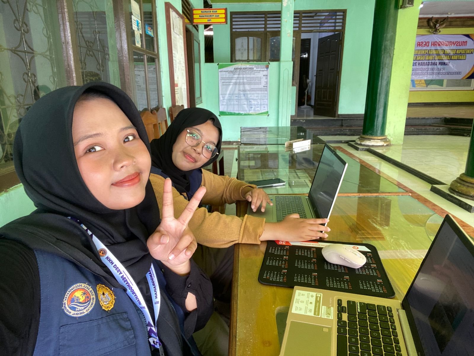 Kegiatan Keenam belas | Kegiatan piket di Balai Desa