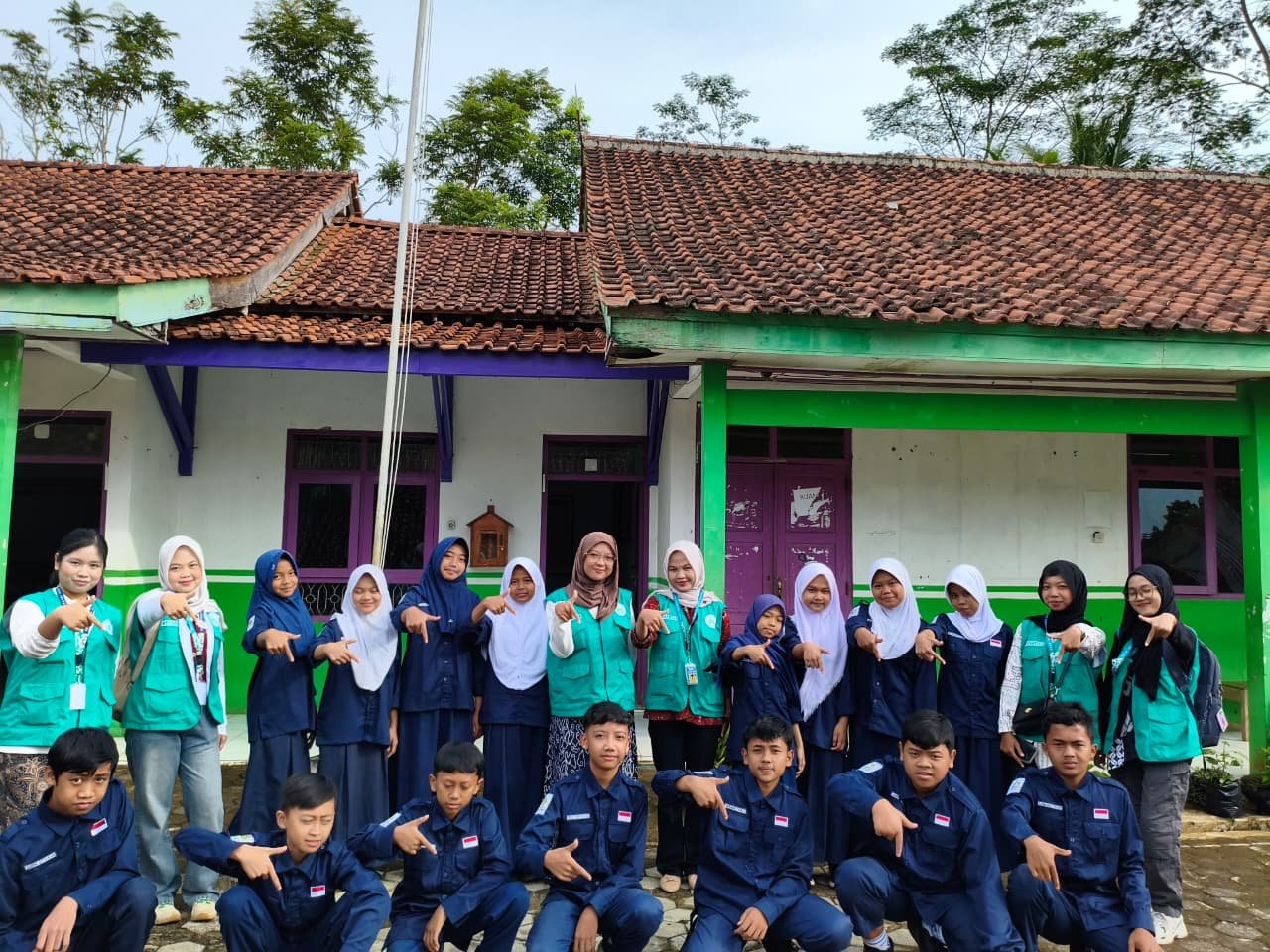 Kegiatan Diskusi Masyarakat dan Monitoring Lingkungan