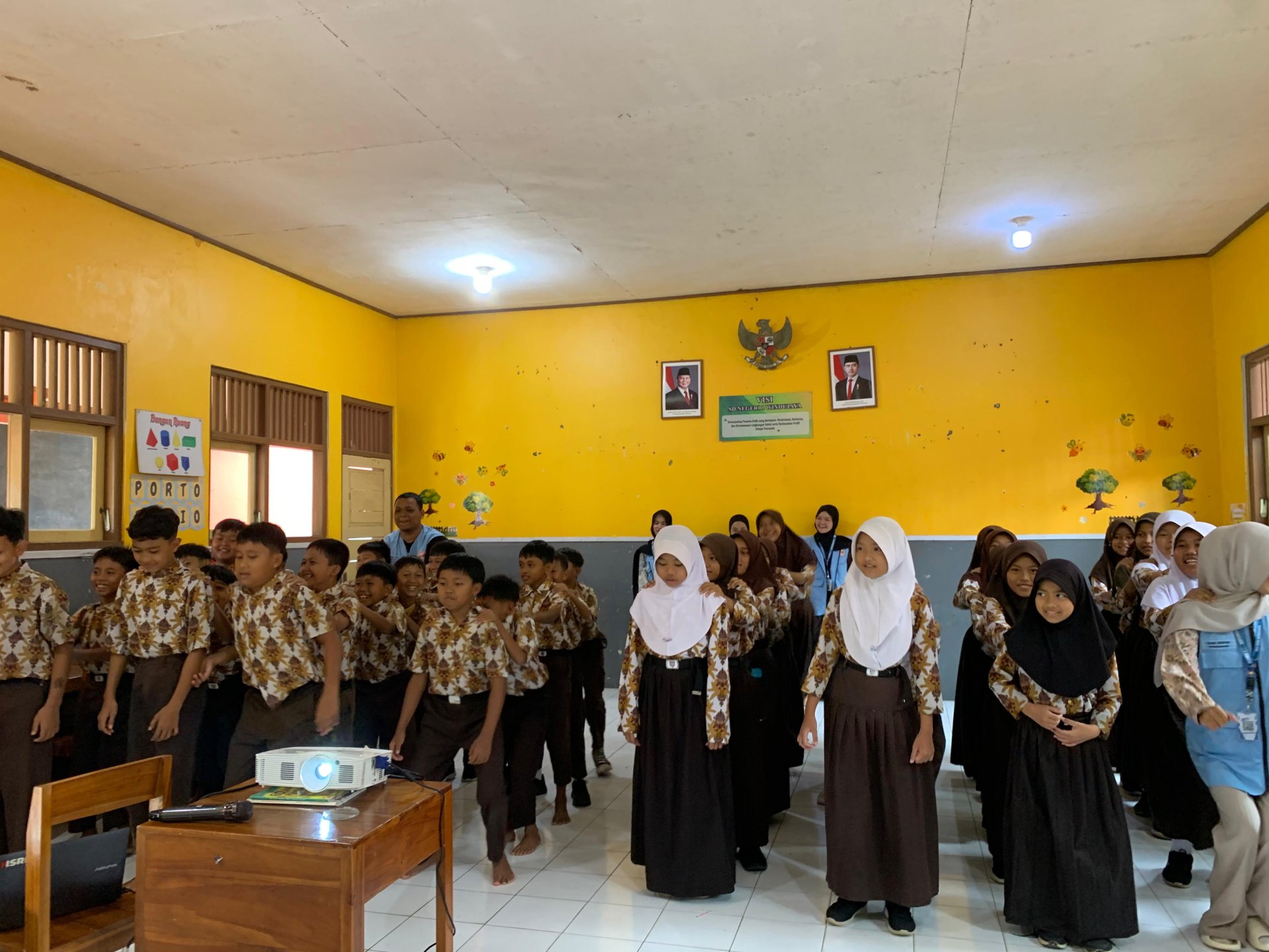Sosialisasi Kenakalan Remaja di SDN 1 Windujaya