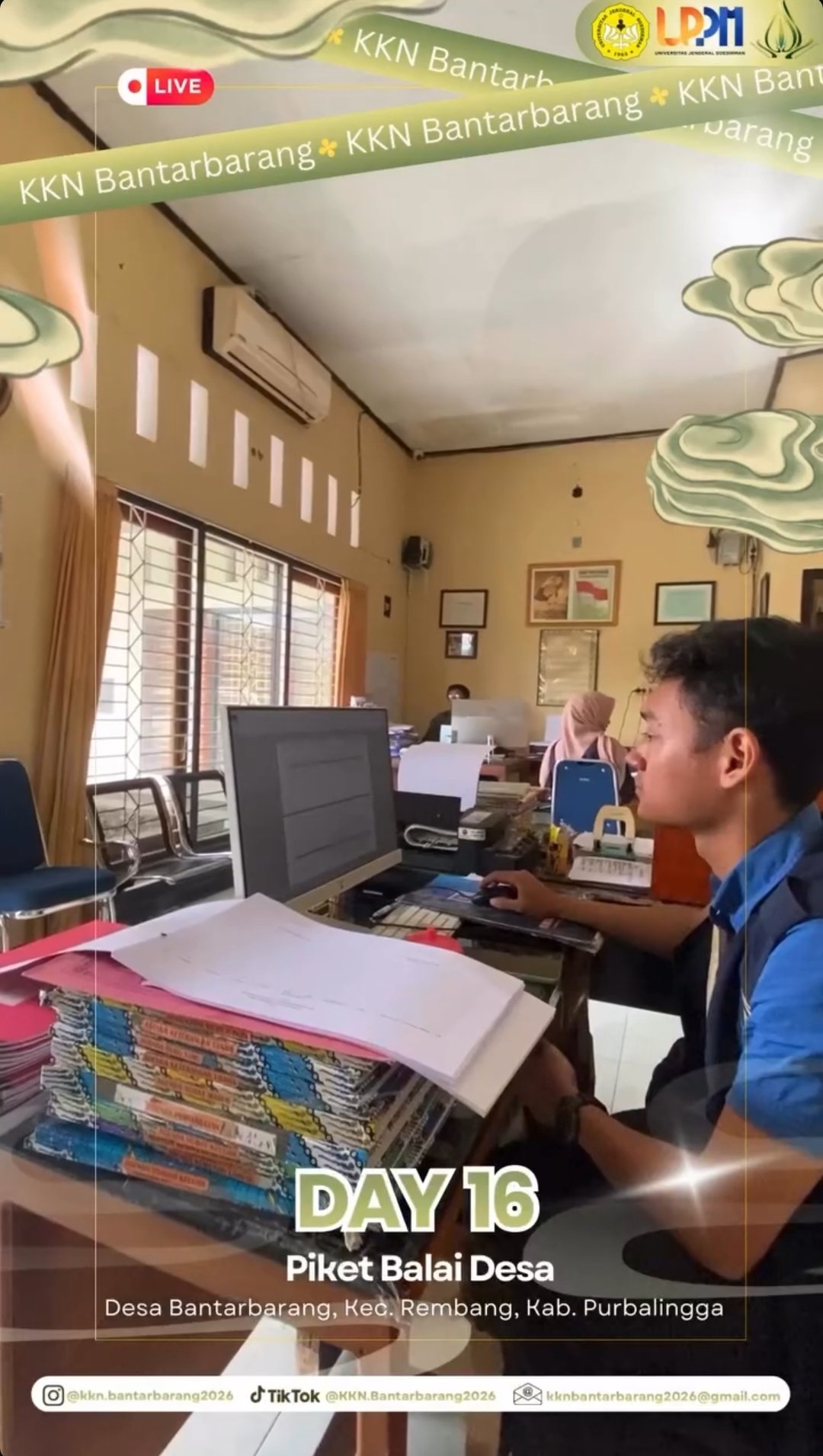 Melaksanakan Piket Balai Desa Bantarbarang