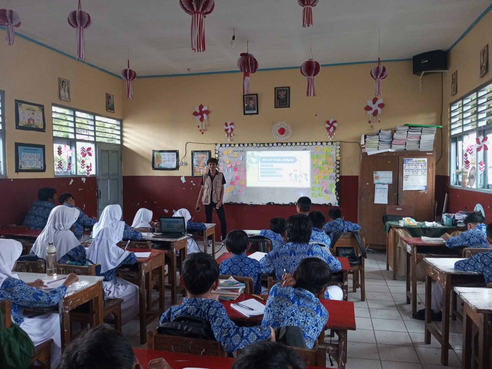 KKN Desa Belik Hari-16: Sosialisasi di SDN 01 Belik dan Kunjungan UMKM OnaSelai