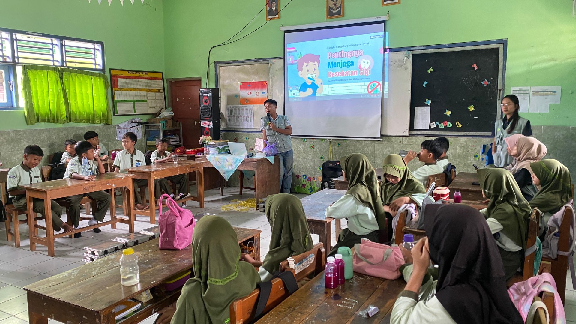 Mahasiswa KKN Desa Sumampir Periode Jan-Feb 2026 Melaksanakan kegiatan sosialisasi kesehatan gigi dan mulut.