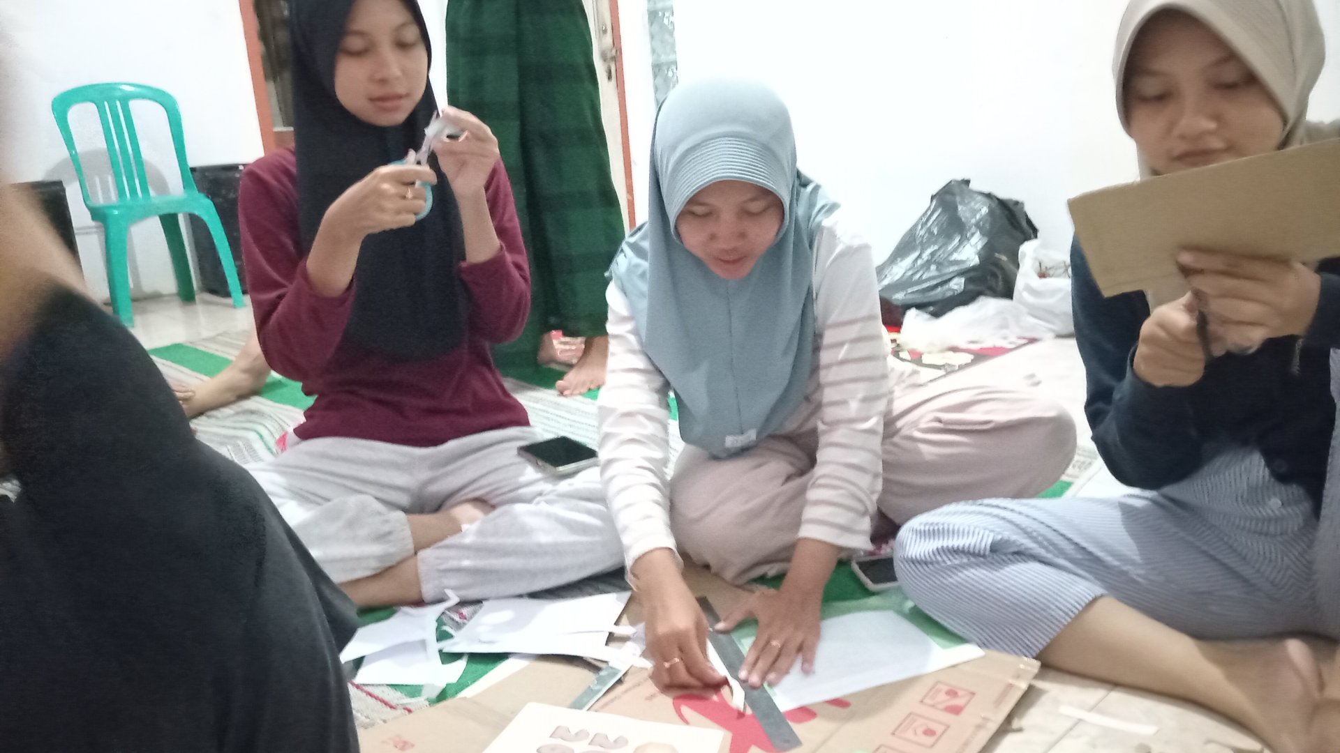 Menyiapkan proker divisi Pendidikan