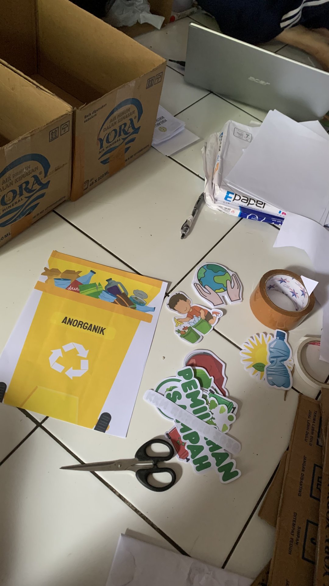 Menyiapkan Keperluan Sosialisasi Pemilahan Sampah