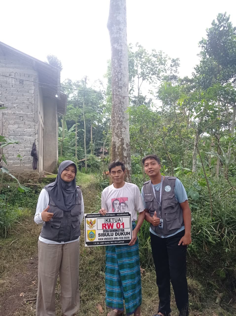 penyerahan plank Ketua RW