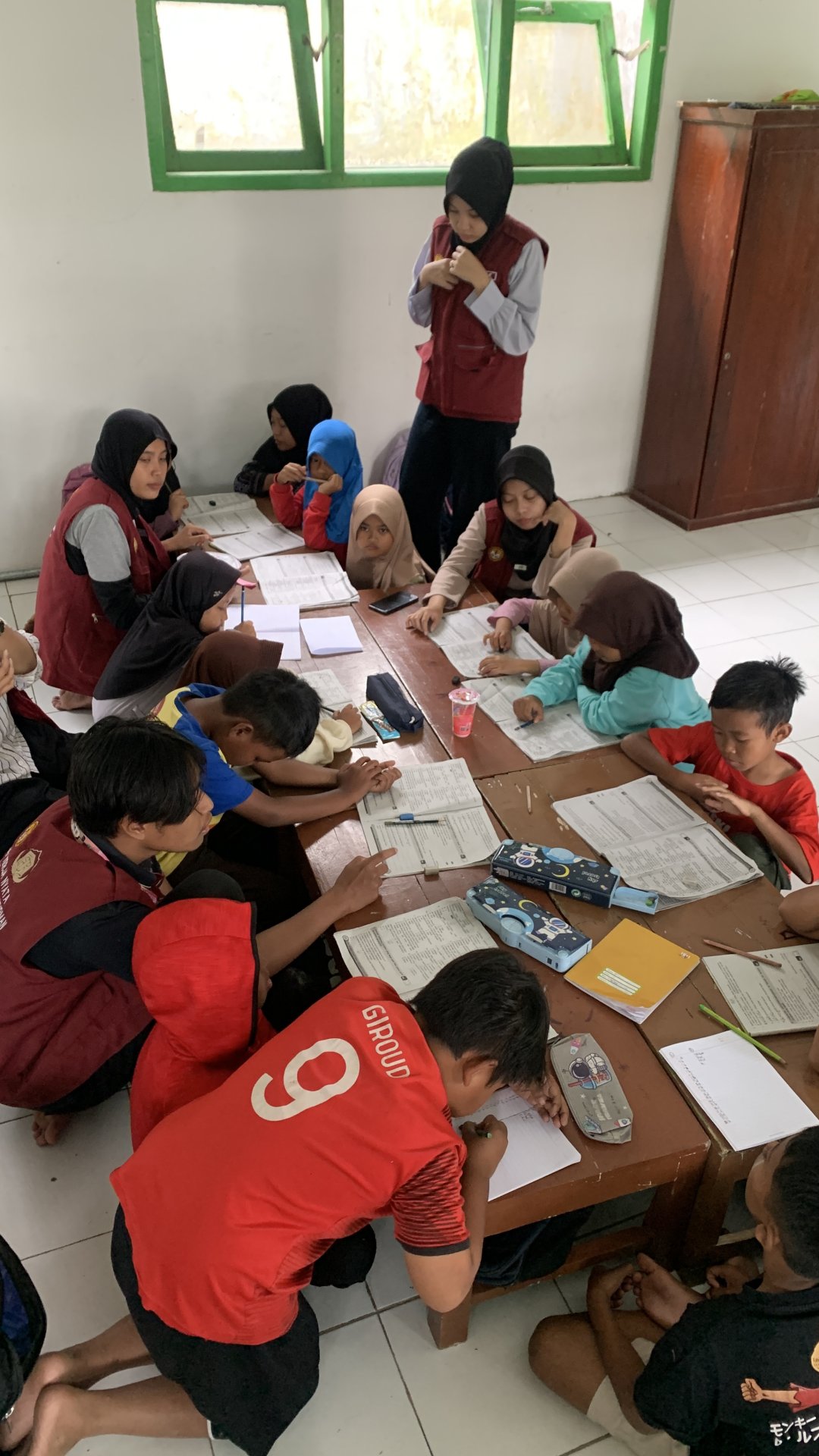 1. Bimbingan Belajar Siswa Kelas 3 dan 4 Pada hari Kamis, 22 Januari 2026