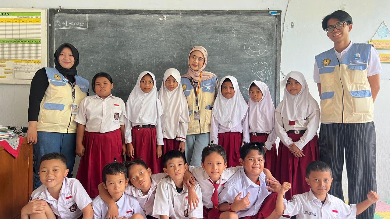 Mengajar di SD N 01 Karangkandri