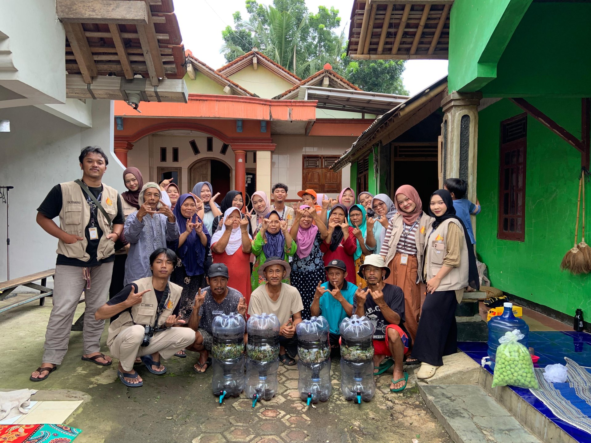 Pelatihan pembuatan home-waste decomposer