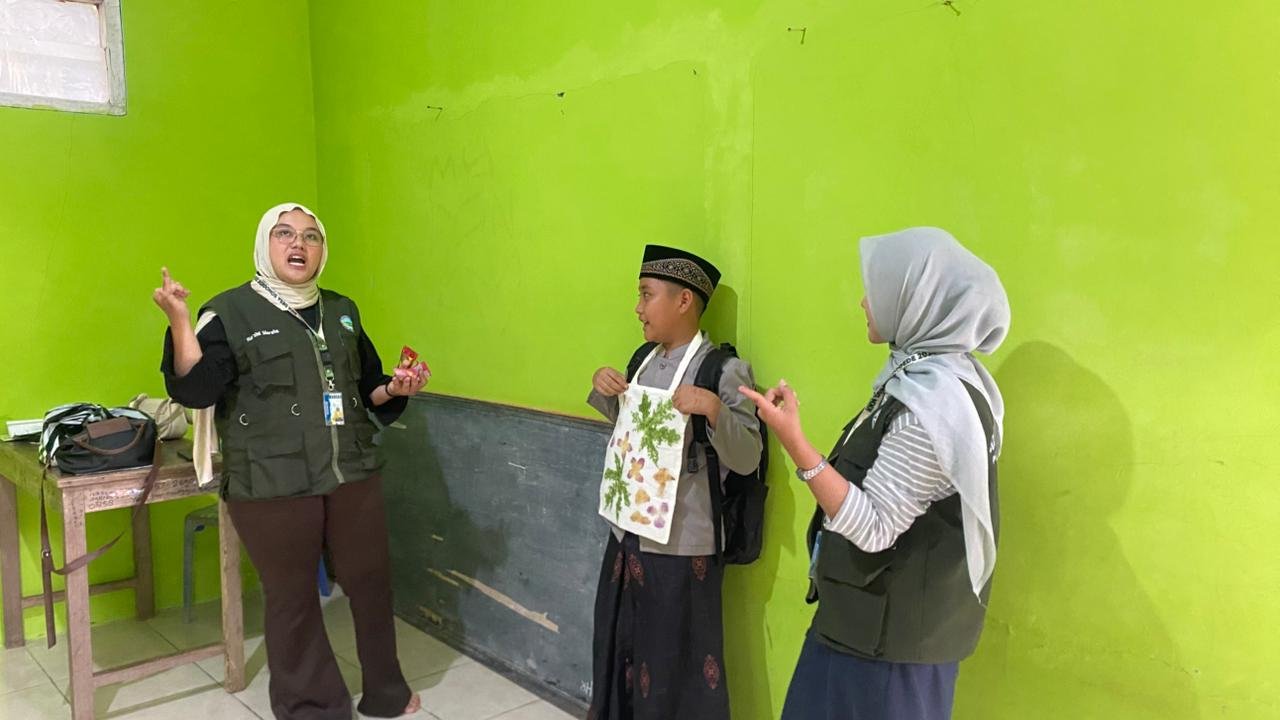 Kegiatan ECO Print, Bimbingan Belajar, dan Koordinasi dengan DPL