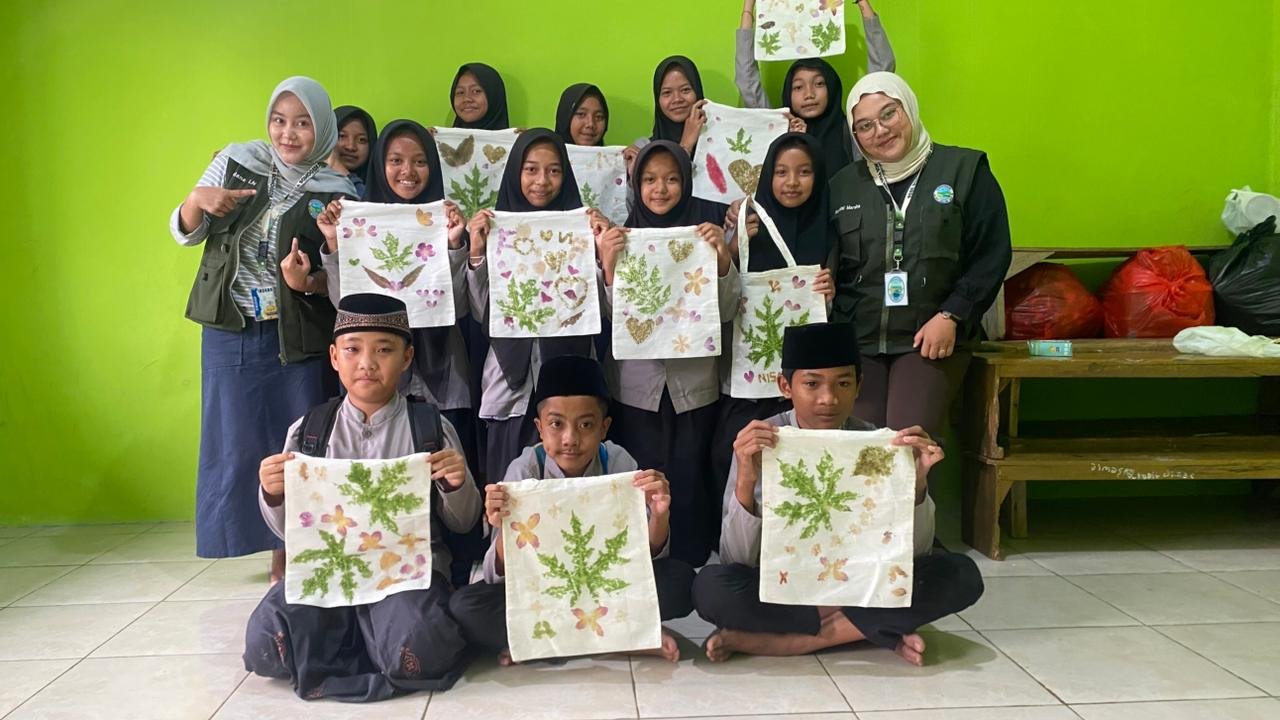 Kegiatan ECO Print, Bimbingan Belajar, dan Koordinasi dengan DPL