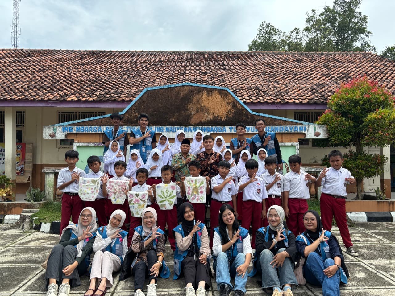Day 16 - Sosialiisasi PHBS dan Pembuatan Ecoprint