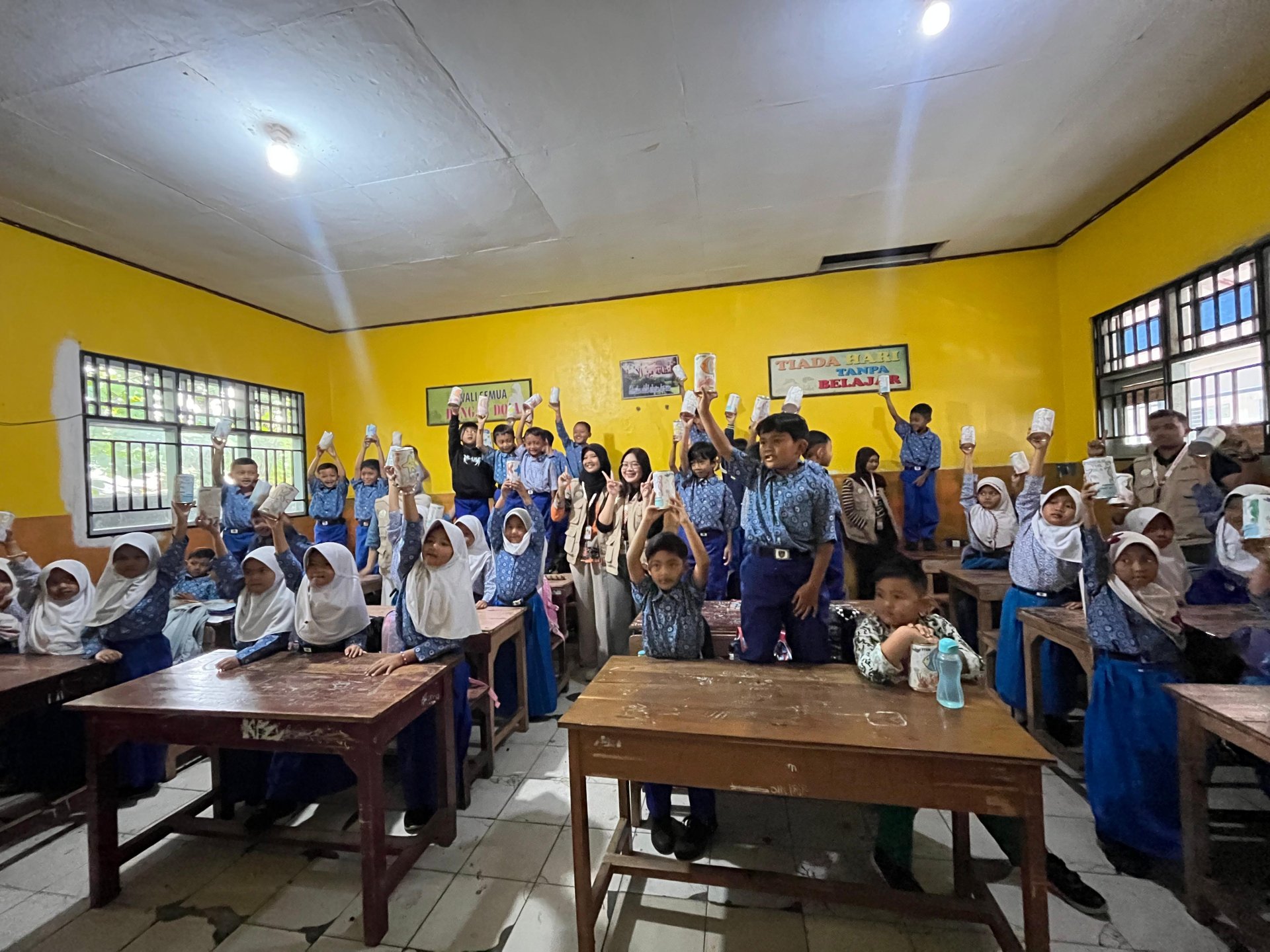 Sosialisasi Rajin Menabung dan Anti Bullying di SDN 01 Mendelem