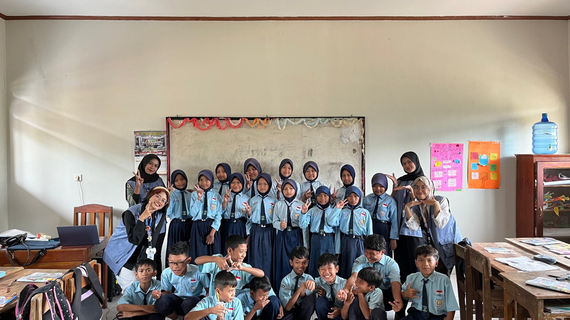 Mengajar di SDN 1 Wadaslintang