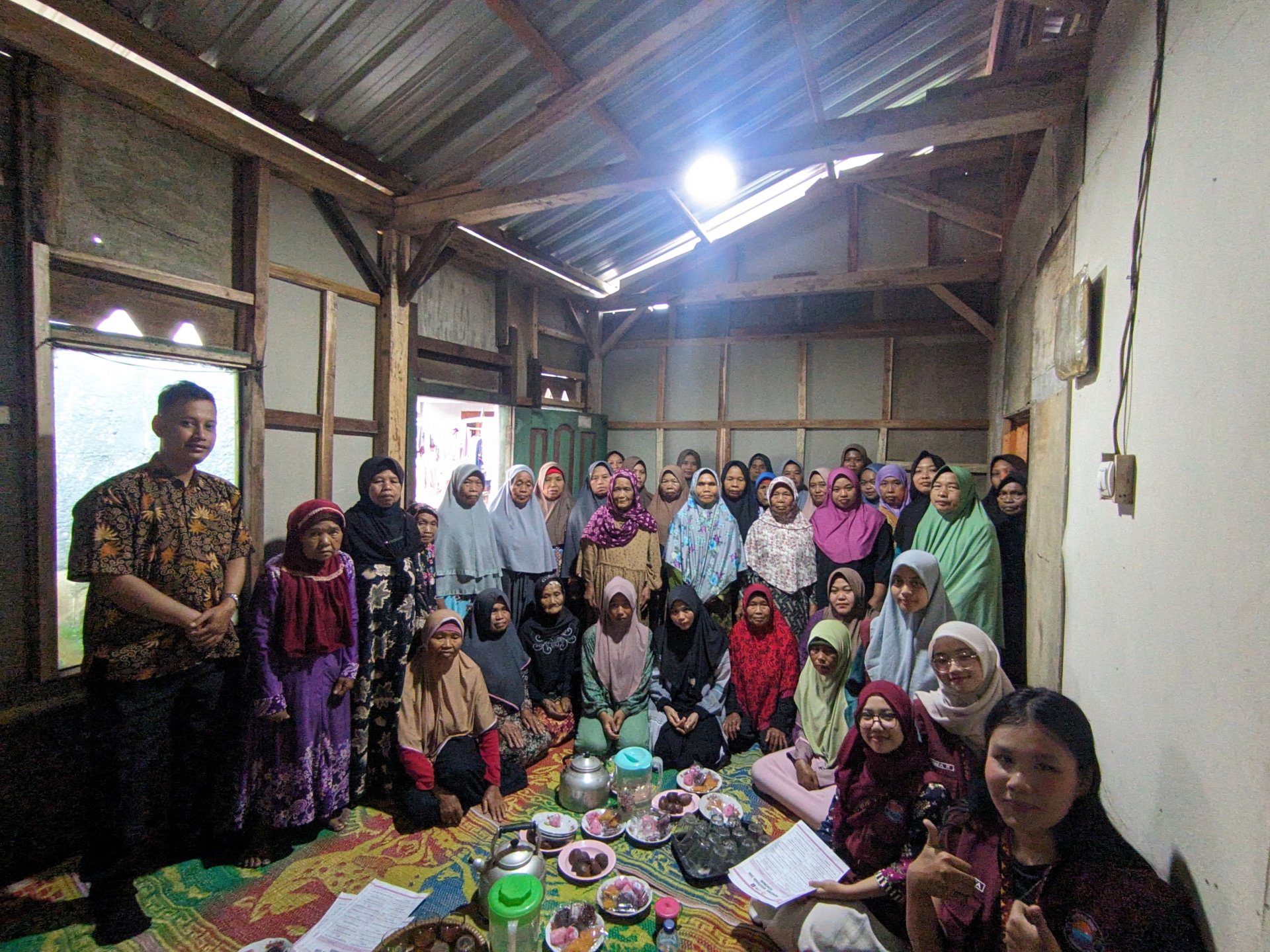 Sosialisasi keuangan serta digital marketing, dan kunjungan UMKM