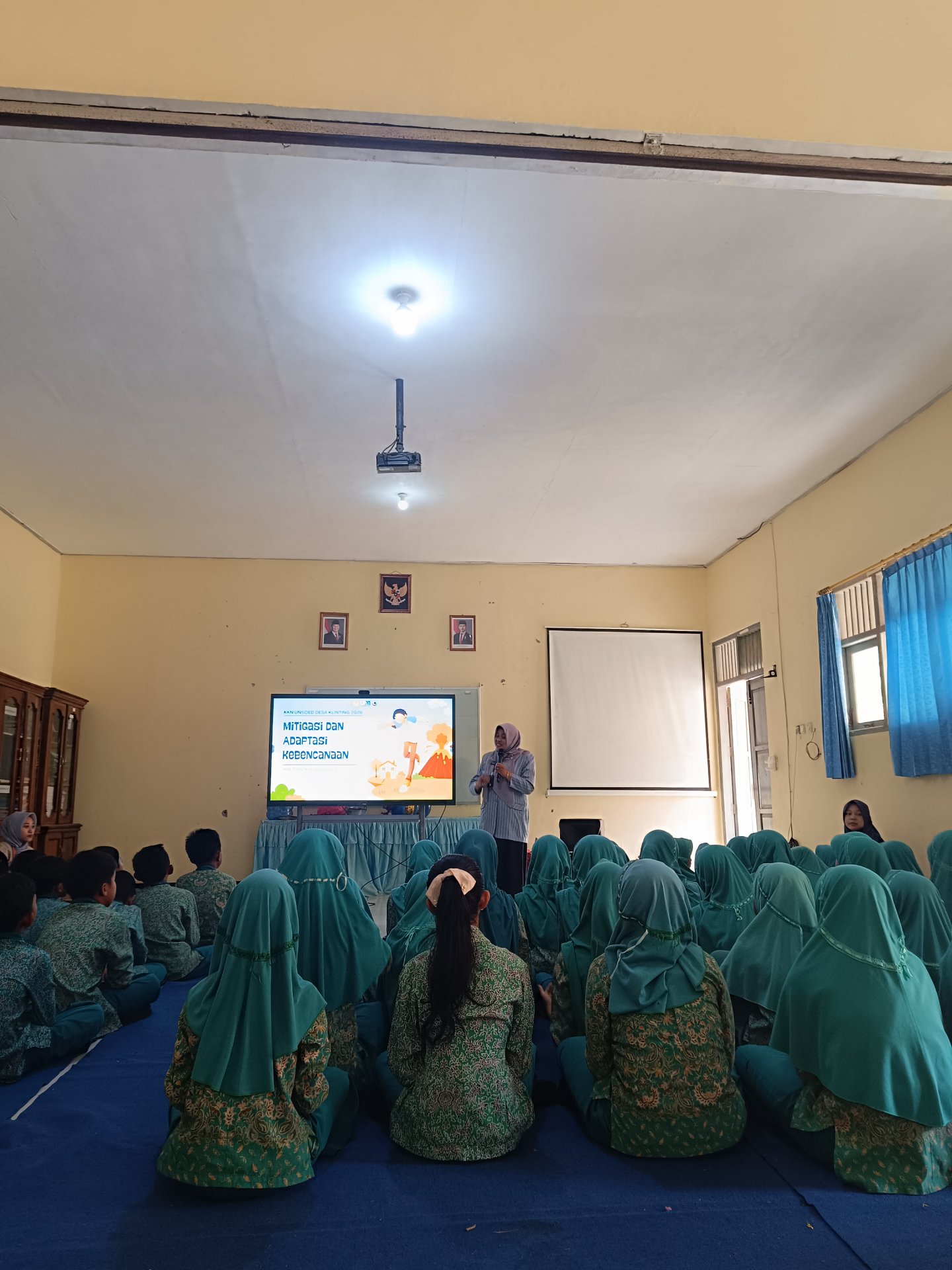 Kunjungan dan undangan