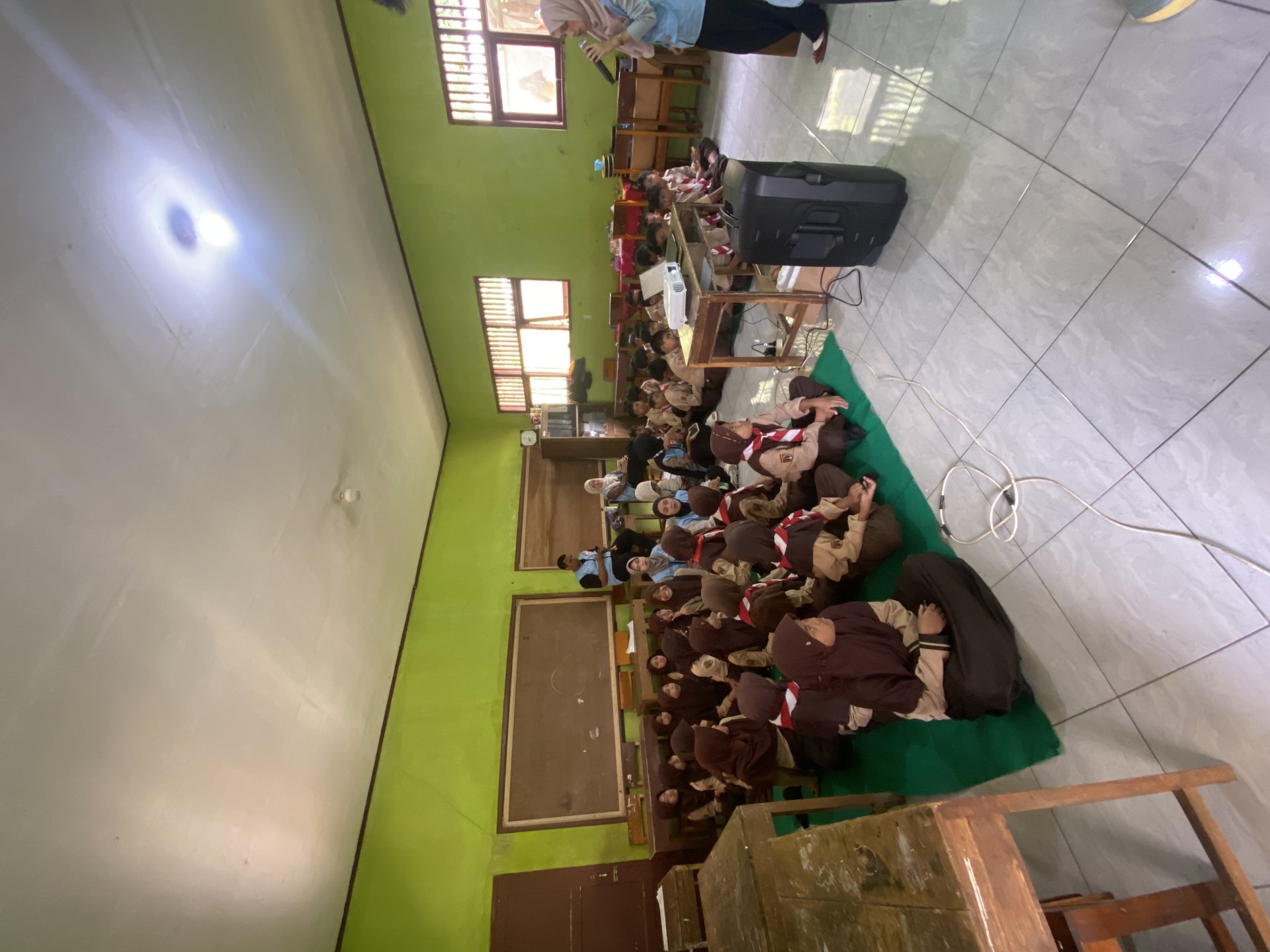 KKN MENGAJAR: SOSIALISASI EDUKASI KENAKALAN REMAJA SD N 2 WINDUJAYA