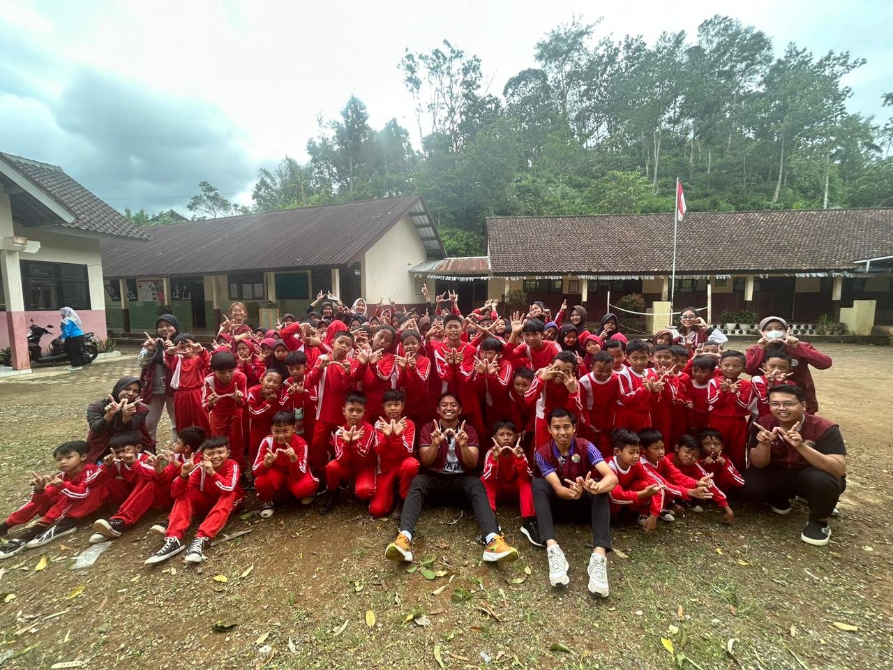 Senam Bersama Anak-Anak SD N 1 Gunungwuled