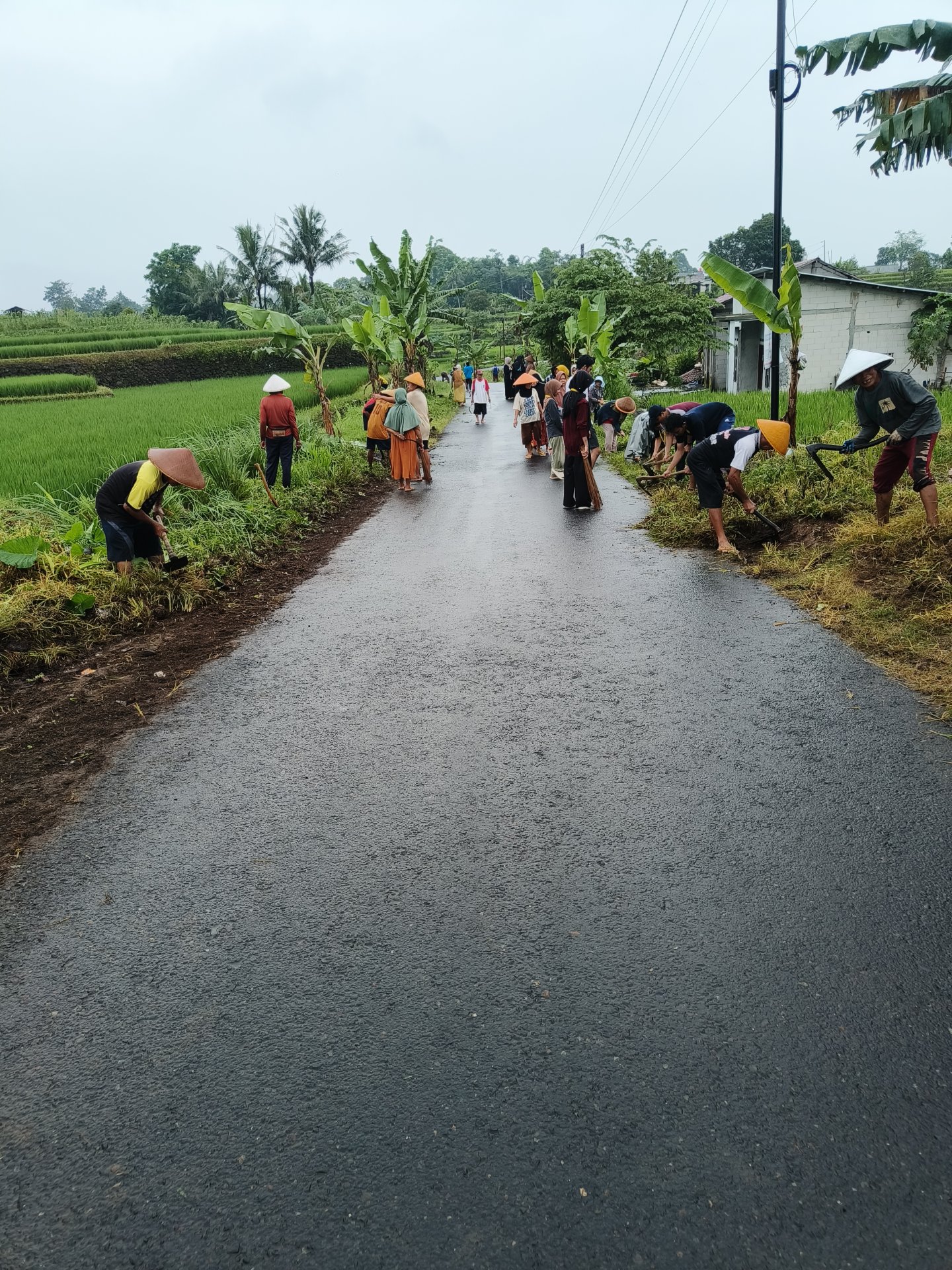 Hari ke 17 KKN Sikasur (mengikuti kerja bakti bersama)