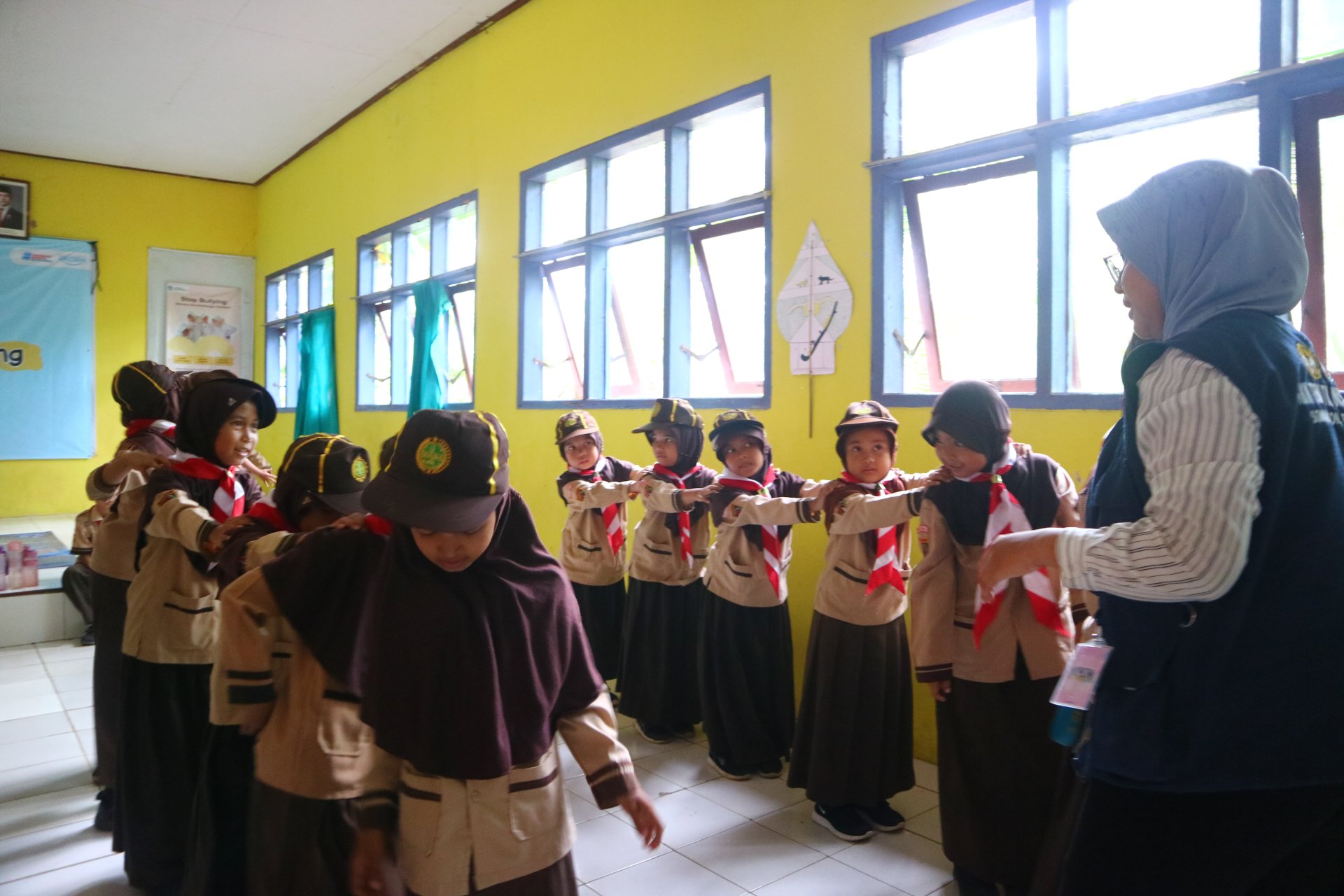 Hari ke 17 - Menanamkan Karakter dan Disiplin Melalui Pramuka di SD 2 Mengangkang