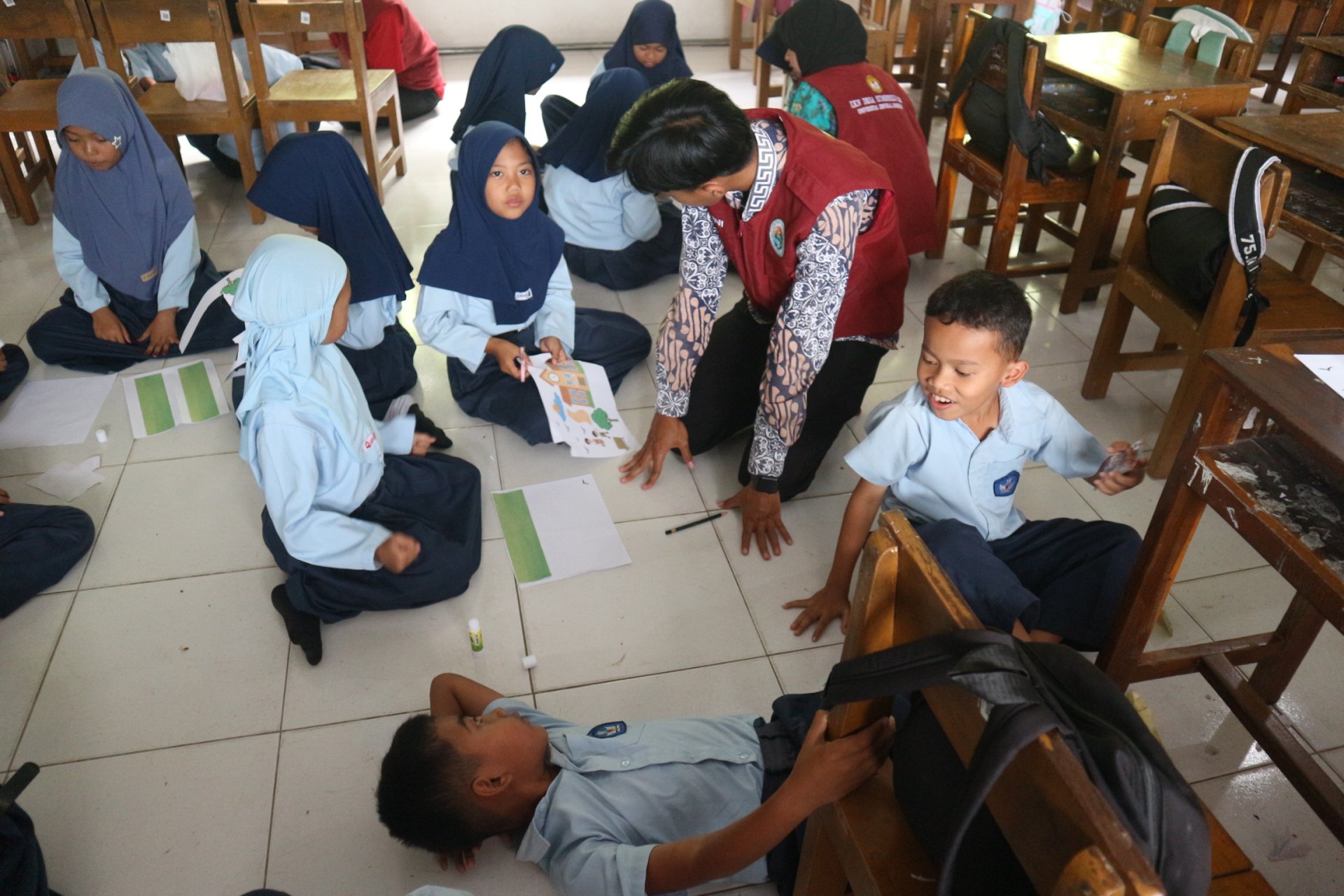 MELAKSANAKAN PROKER PENDIDIKAN MONTASE