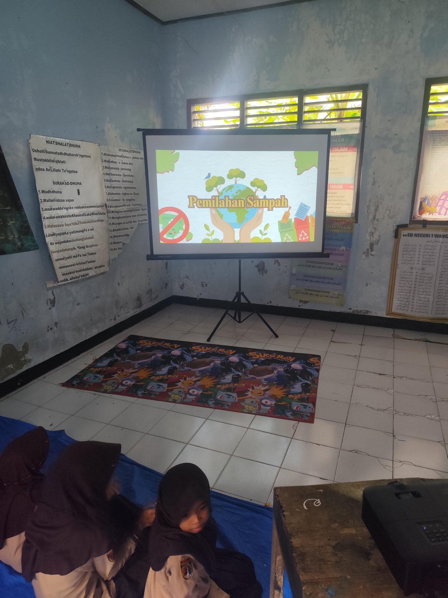 Sosialisasi pemilahan sampah di sd wanogara kulon