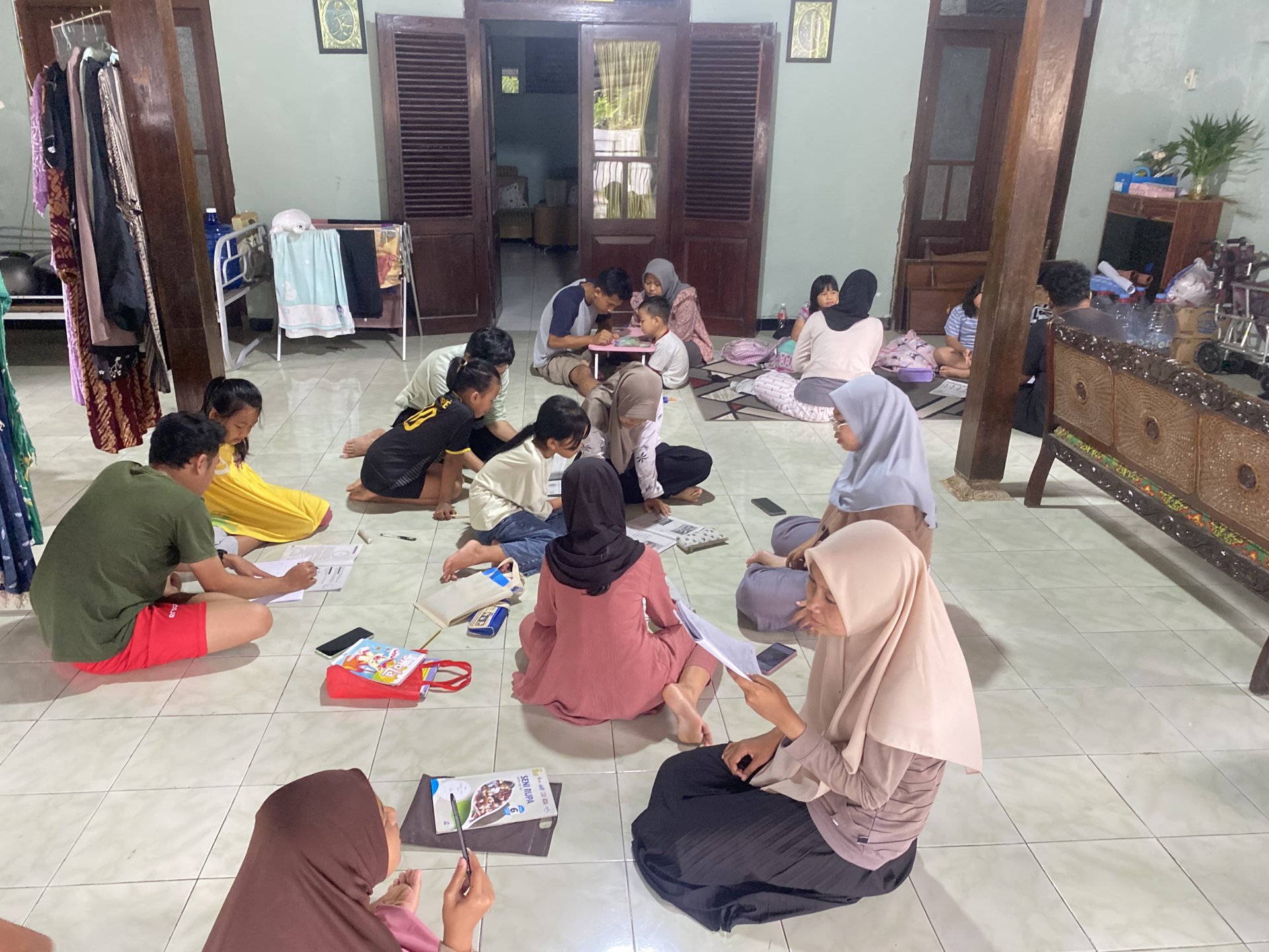 Bimbingan Belajar Anak-anak Sekitar