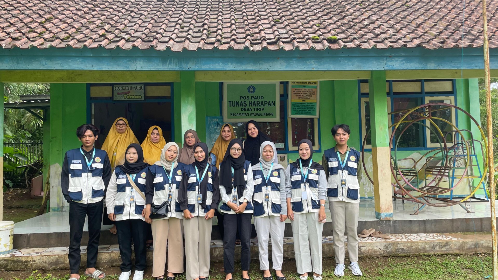 Memantau Tumbuh Kembang Anak Melalui Posyandu dan Melatih Keaktifan Anak Usia Dini dengan Aktivitas Bermain Bersama.