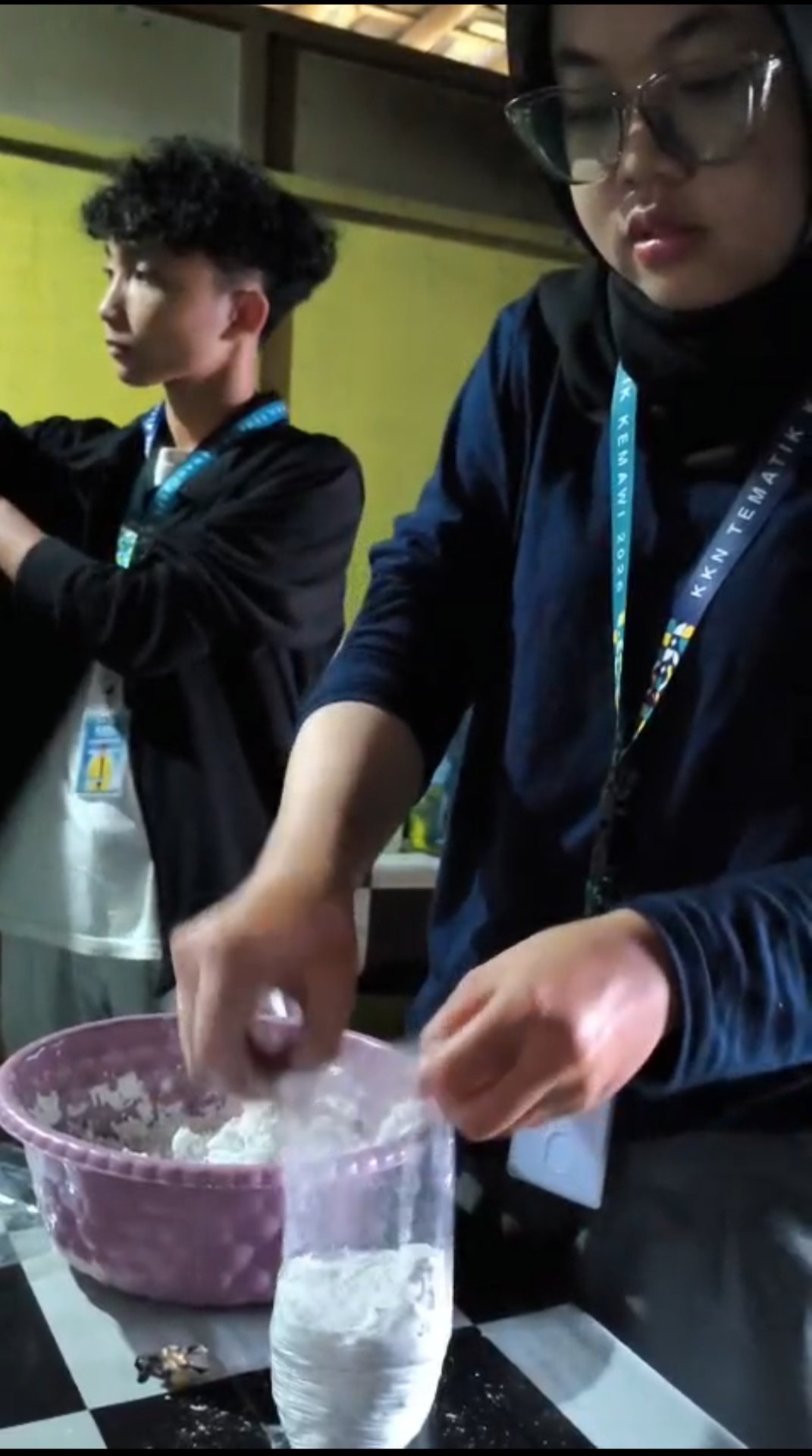 Pelaksanaan Piket Rutin di Balai Desa dan Lanjutan Pendampingan UMKM