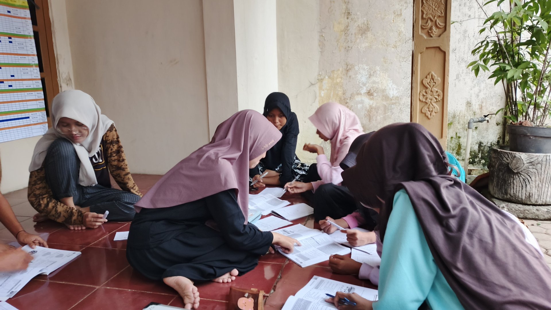 Kegiatan Hari Ke-17 | Pendampingan Belajar di Posko KKN