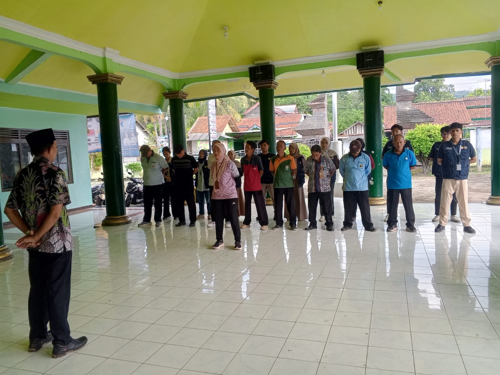 Kegiatan Hari Ke 17 | Bagian 1 : Mengikuti Apel Pagi