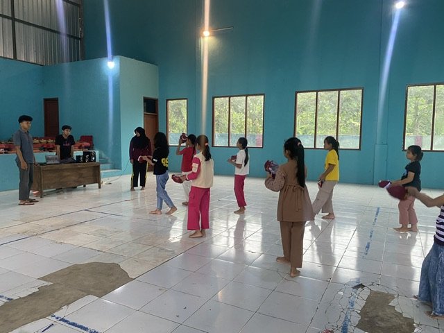 Latihan menari