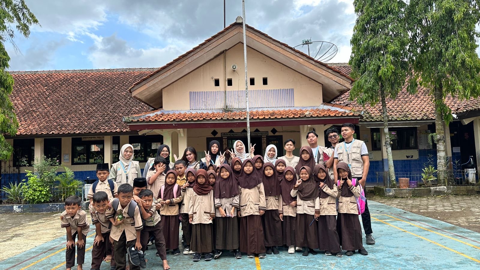 Sosialisasi Pemilahan Sampah di SD Wanogara Kulon kelas 2 dan 3, Panen Kacang di Lahan Pak Darso dan Bagi Undangan untuk Program Kerja Insenerator