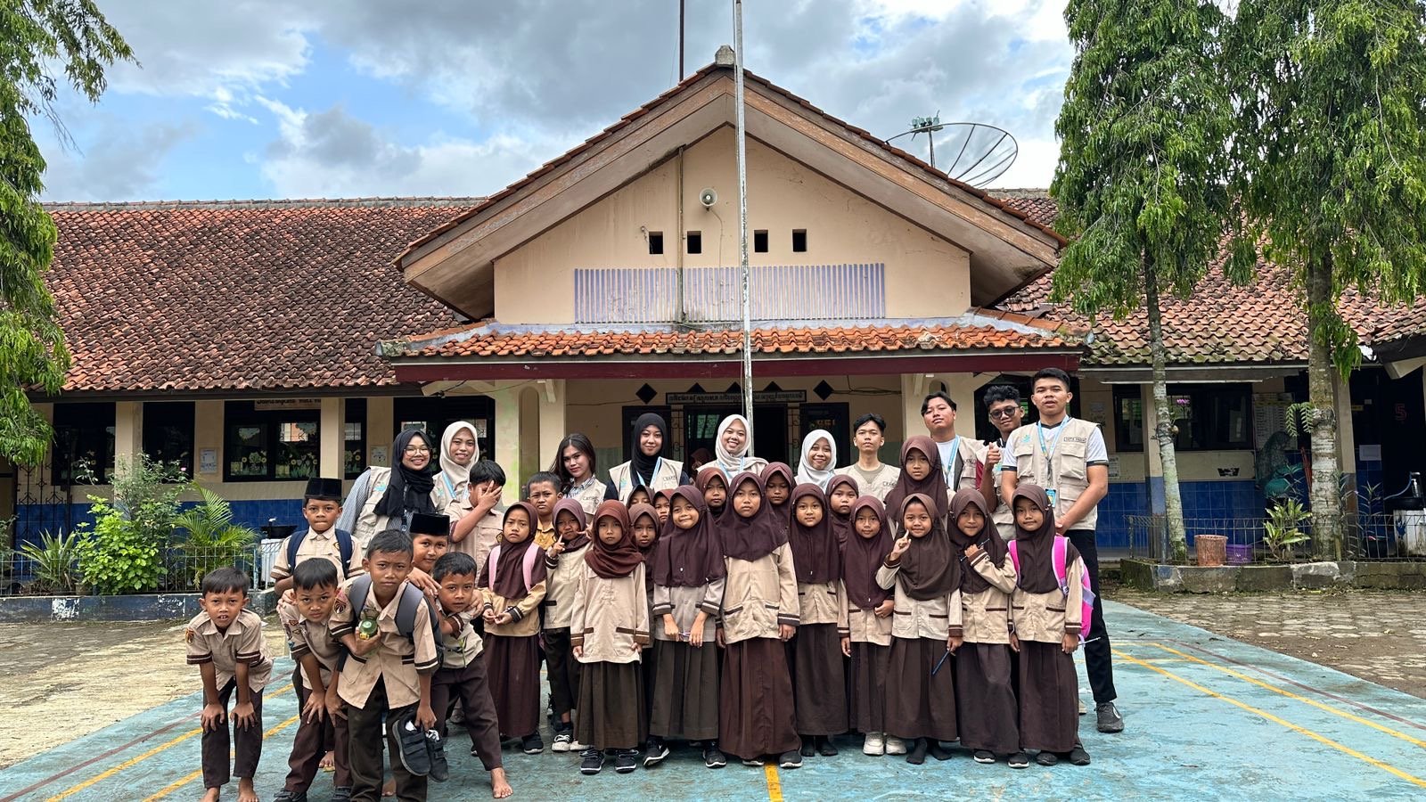 Pelaksanaan sosialisasi Pemilahan sampah SD N Wanogara Kulon