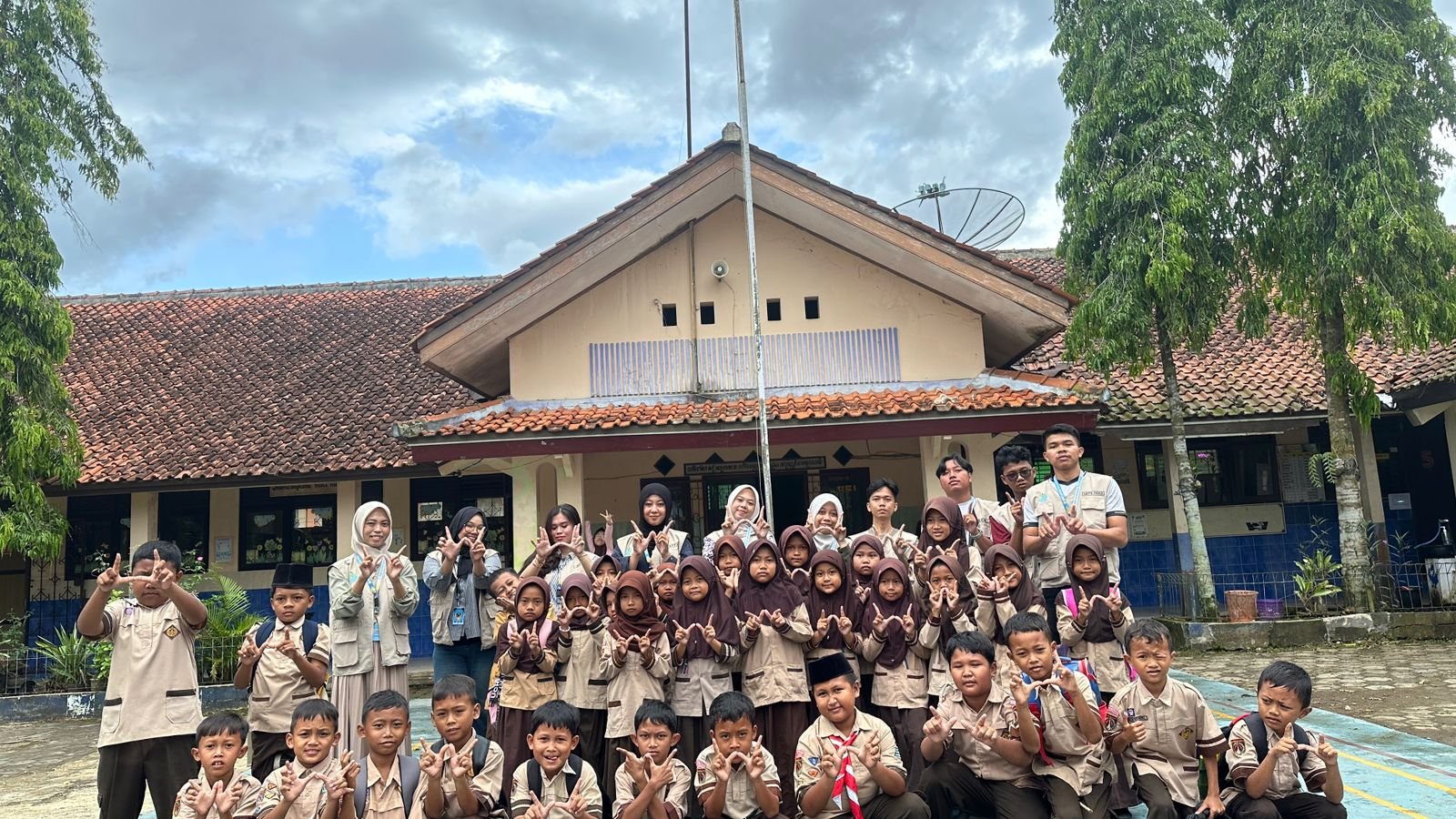 Sosialisasi Pemilahan Sampah Sejak Dini di SD Negeri 1 Wanogara Kulon