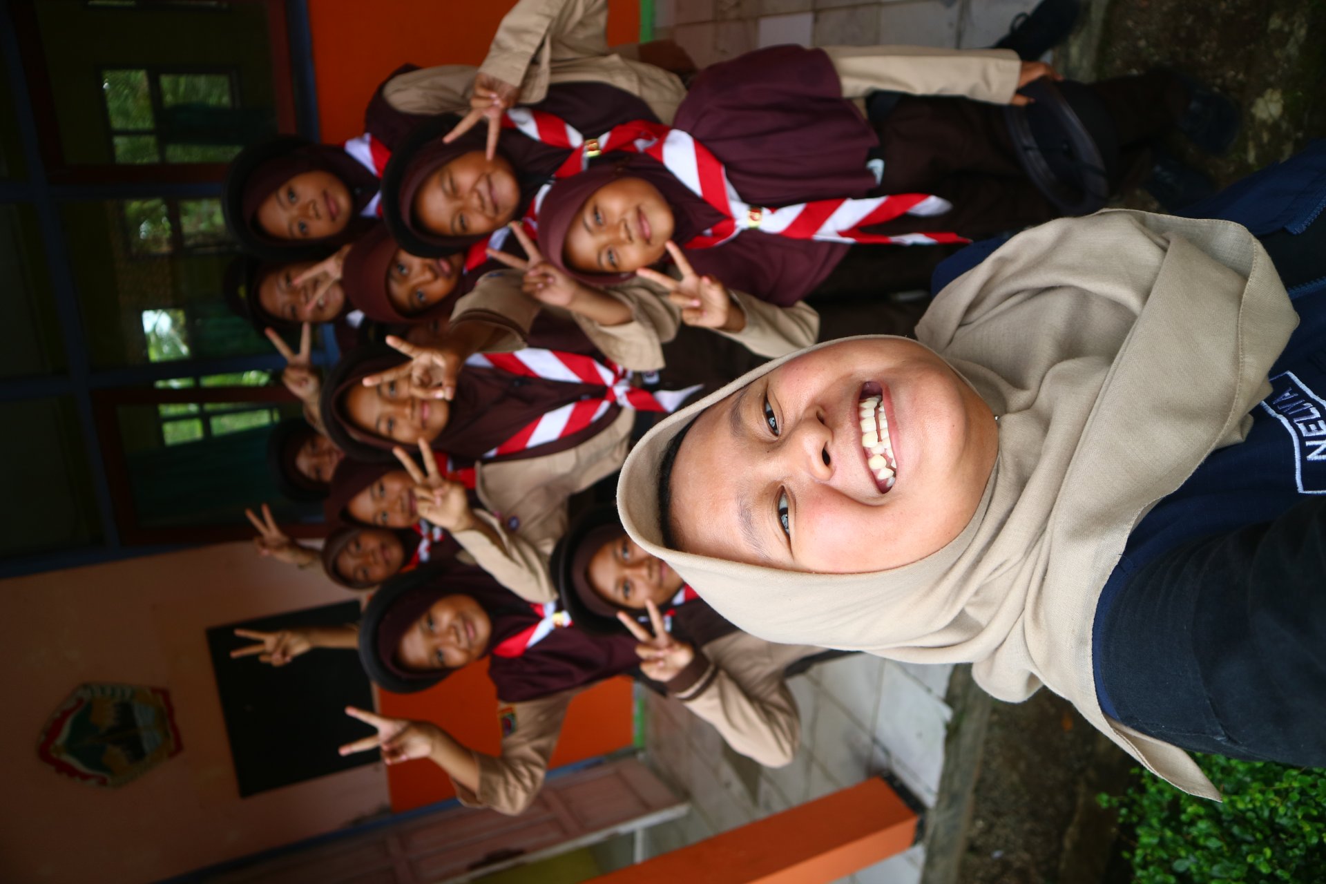 mengajar pramuka di SDN 2 Mengangkang