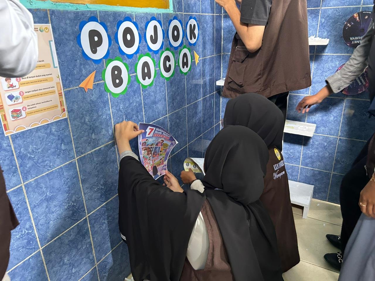 Pembuatan Pojok Baca di Sekolah Dasar