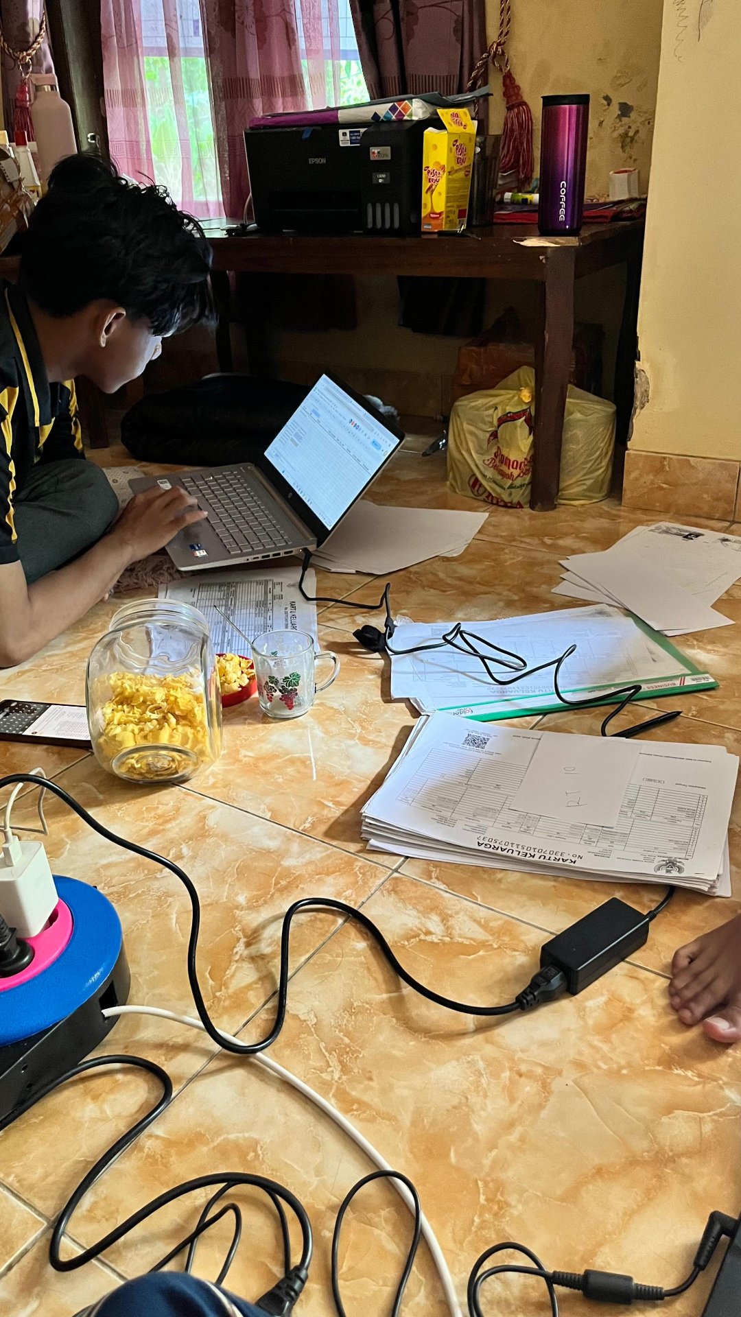 KKN Desa Somogede, Kecamatan Wadaslintang, Kabupaten Wonosobo Melaksanakan Piket Desa, Pendataan Penduduk, dan Koordinasi Program Kerja Bidang Ekonomi