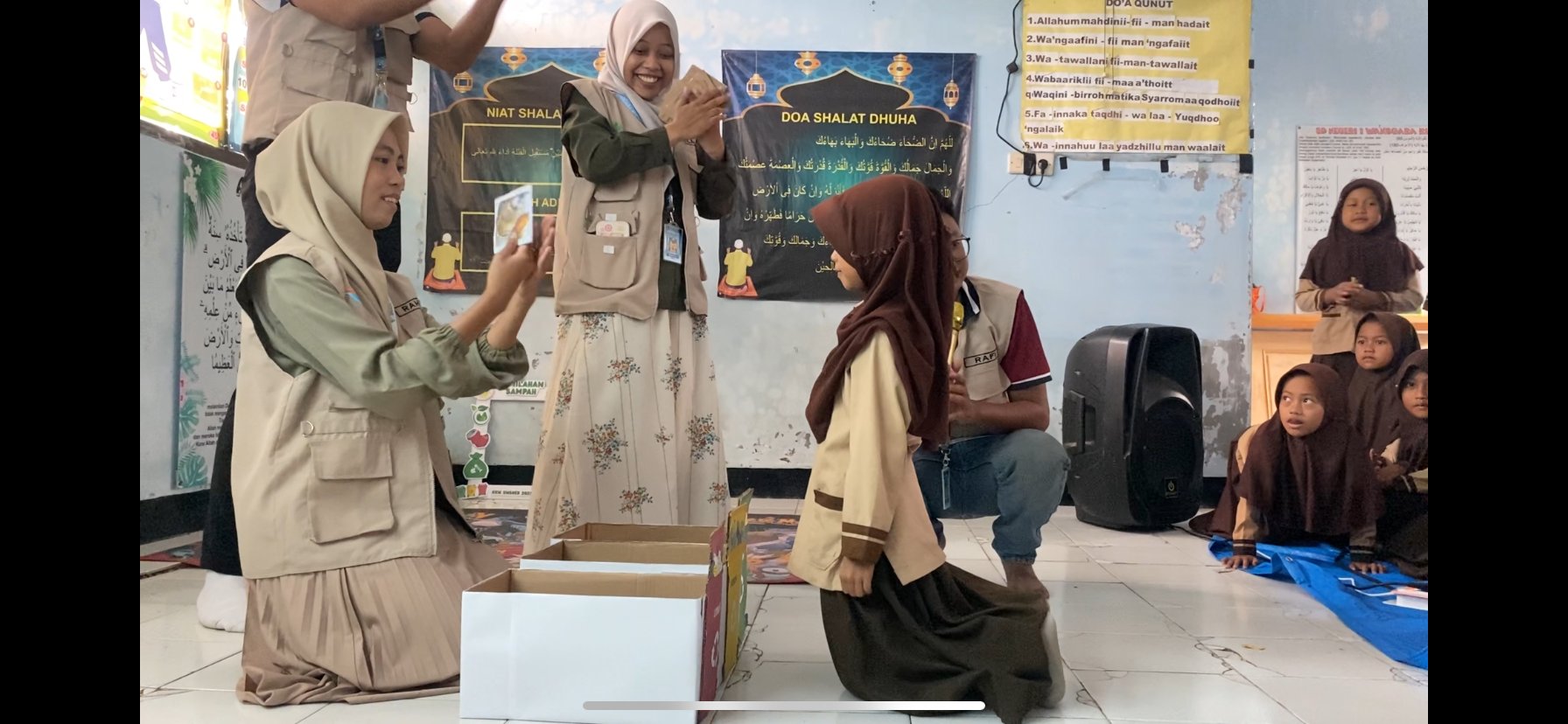 Mengajar di SD Negeri 1 Wanogara Kulon