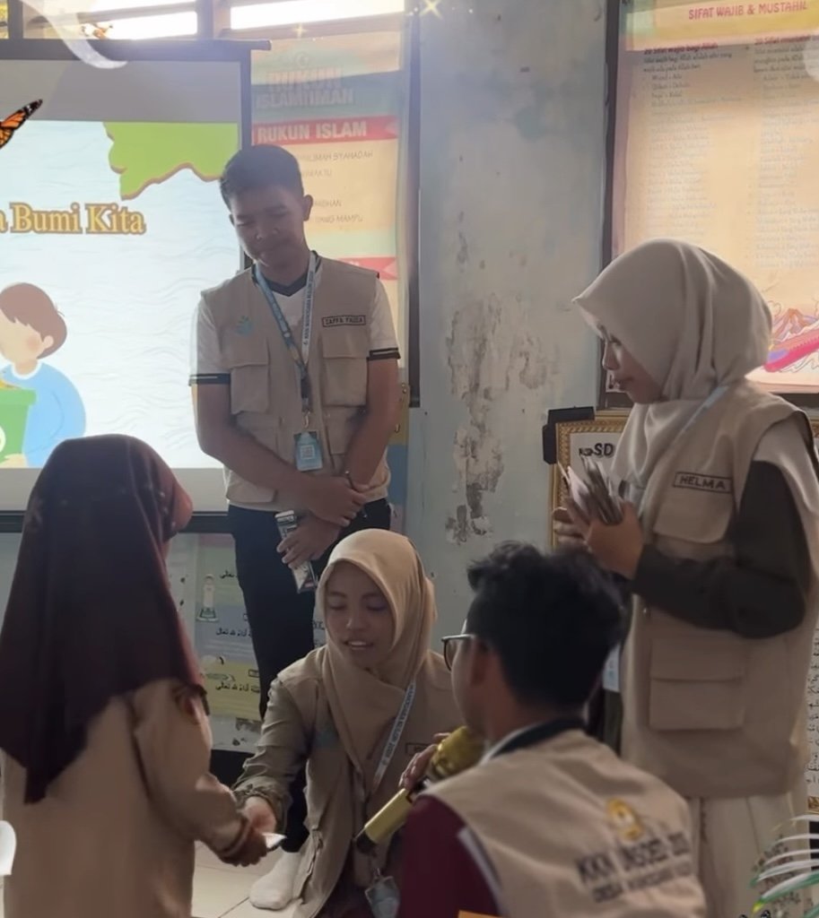 Sosialisasi Pemilahan Sampah di SD