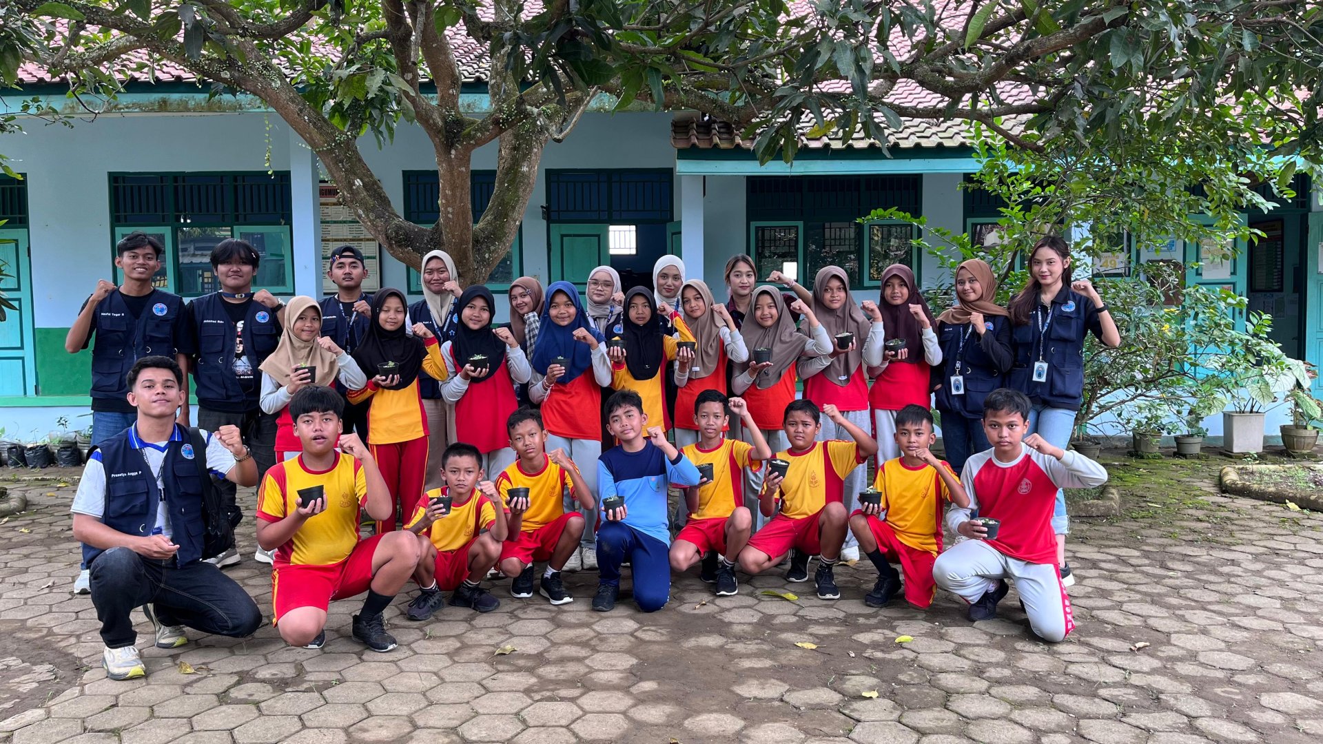 Sekolah Alam dan Sosialisasi Kebersihan Diri