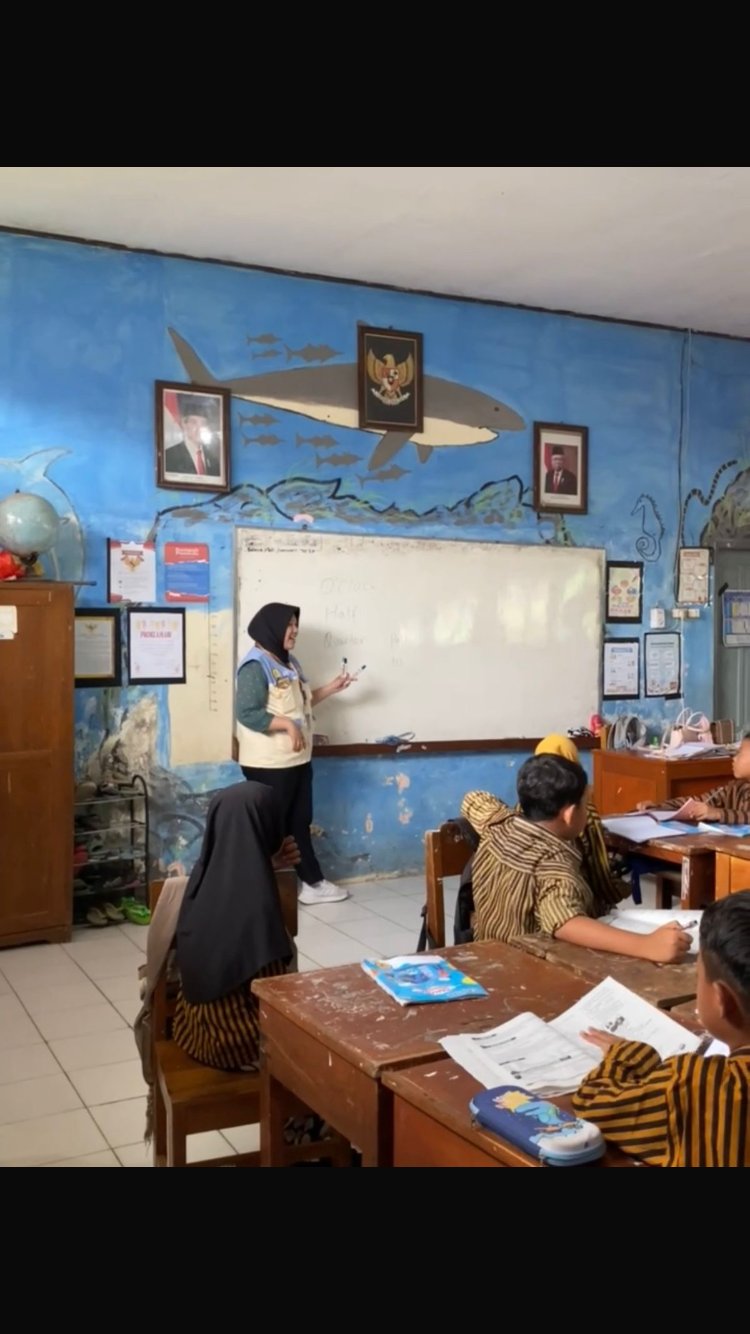 Mengajar di SD N 01 Karangkandri