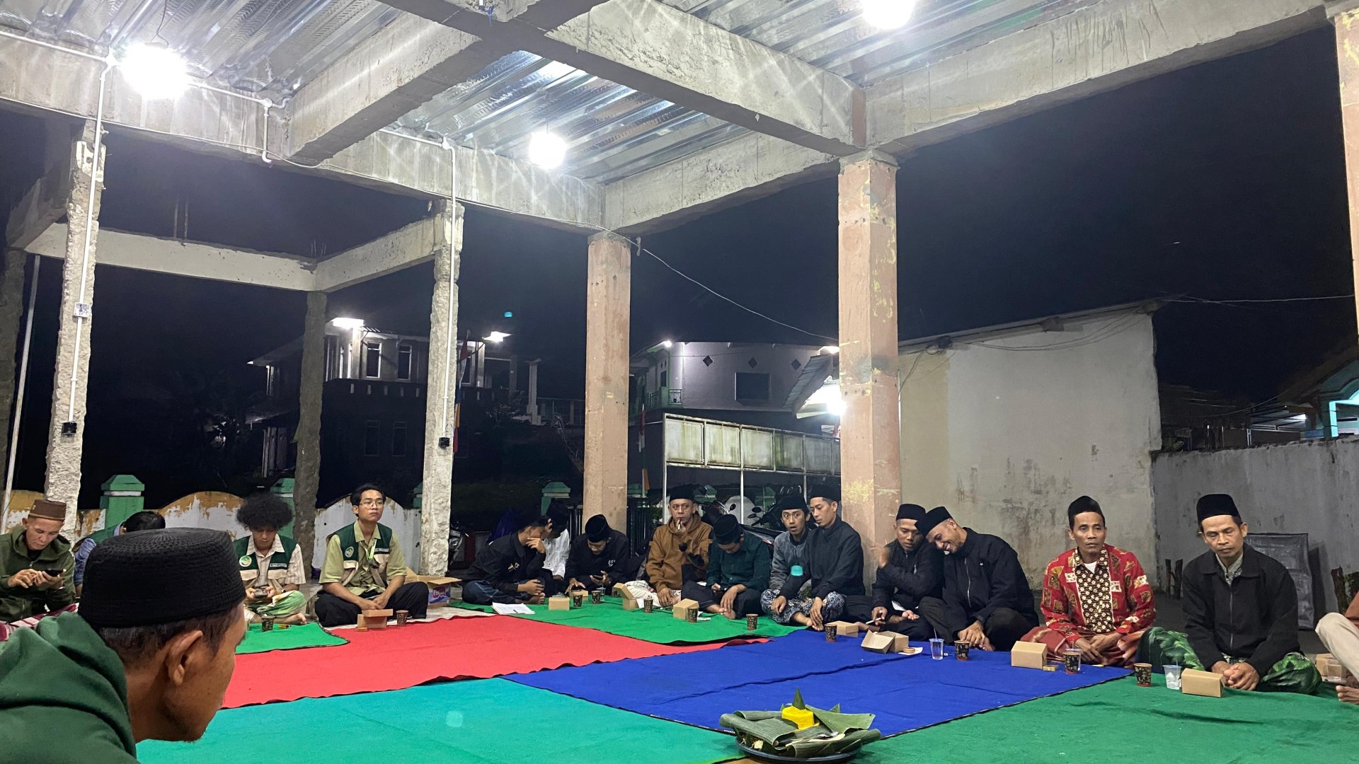 Syukuran malam wungon di balai desa