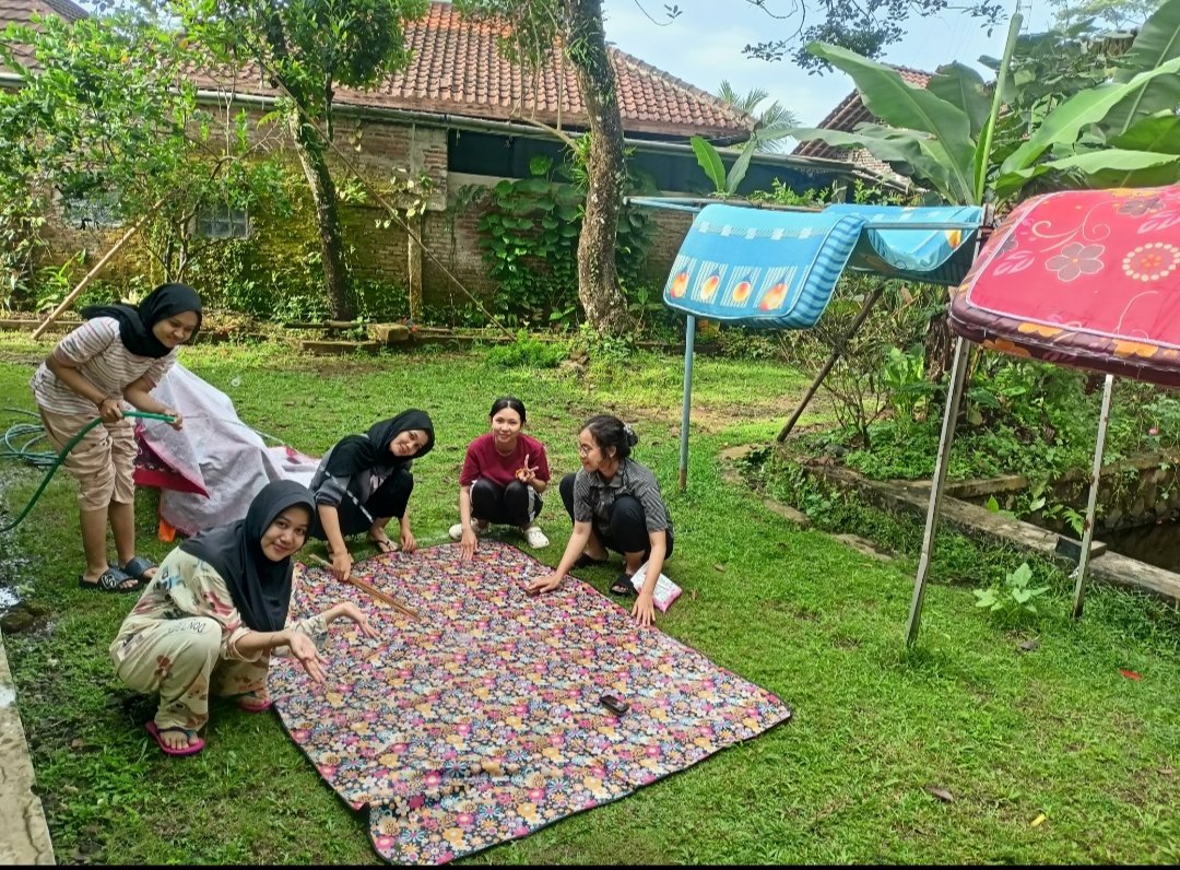 Kerja Bakti Posko Setelah Kebanjiran