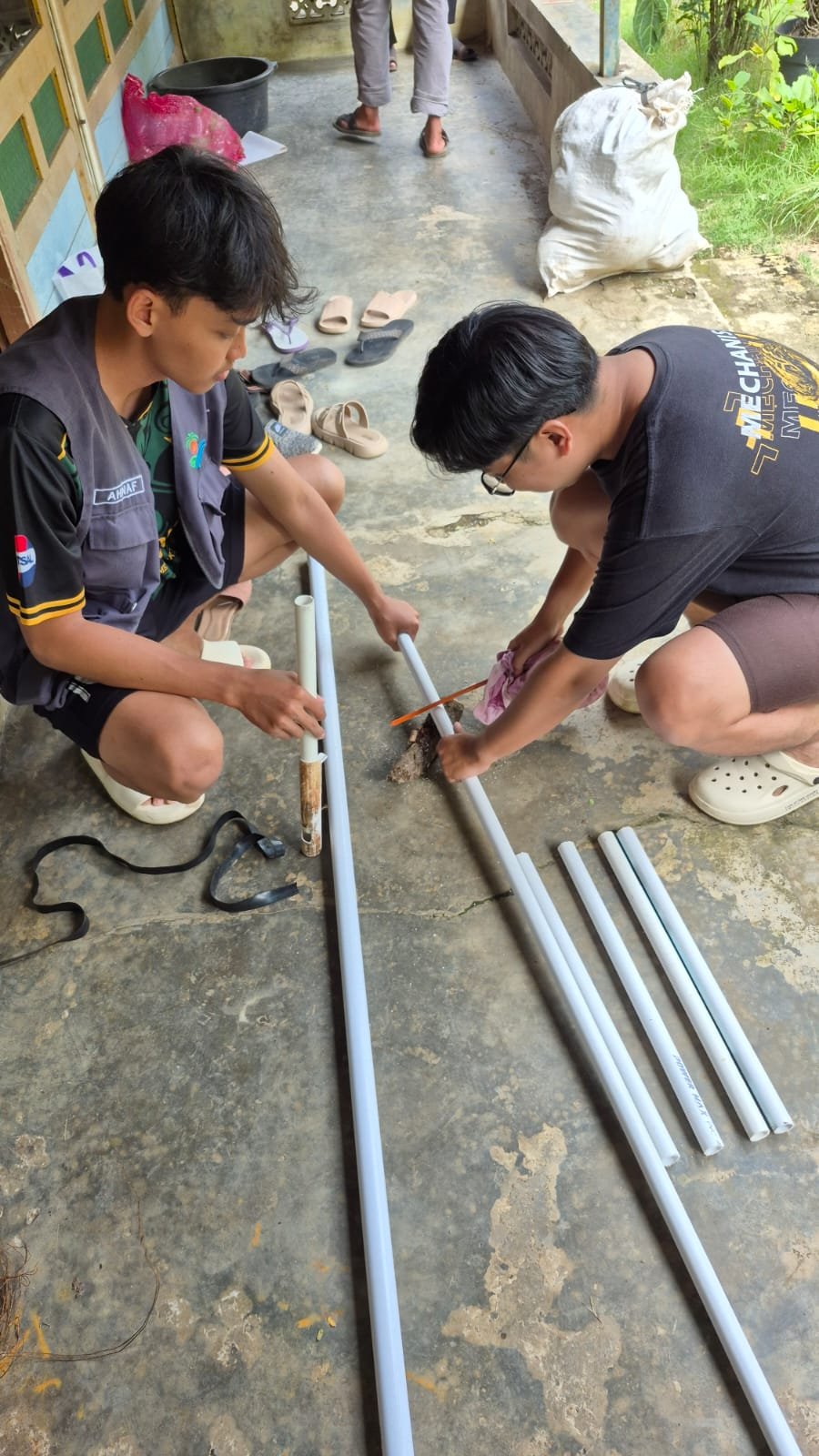 Membuat alat penebar pupuk