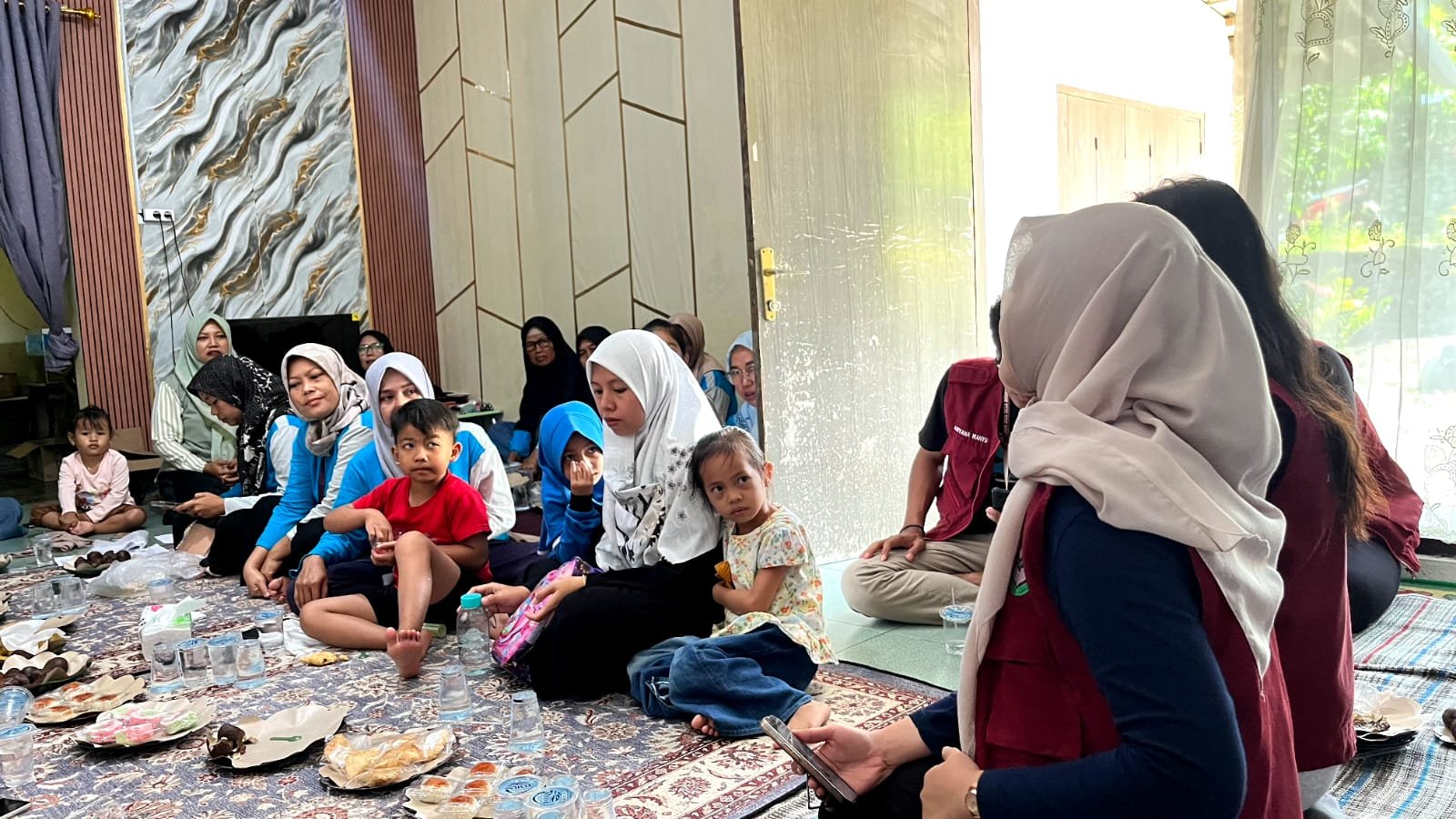 SOSIALISASI LITERASI DIGITAL DAN PEMANFAATANNYA UNTUK KEBERLANJUTAN SERTA PENINGKATAN PRODUKTIVITAS UMKM