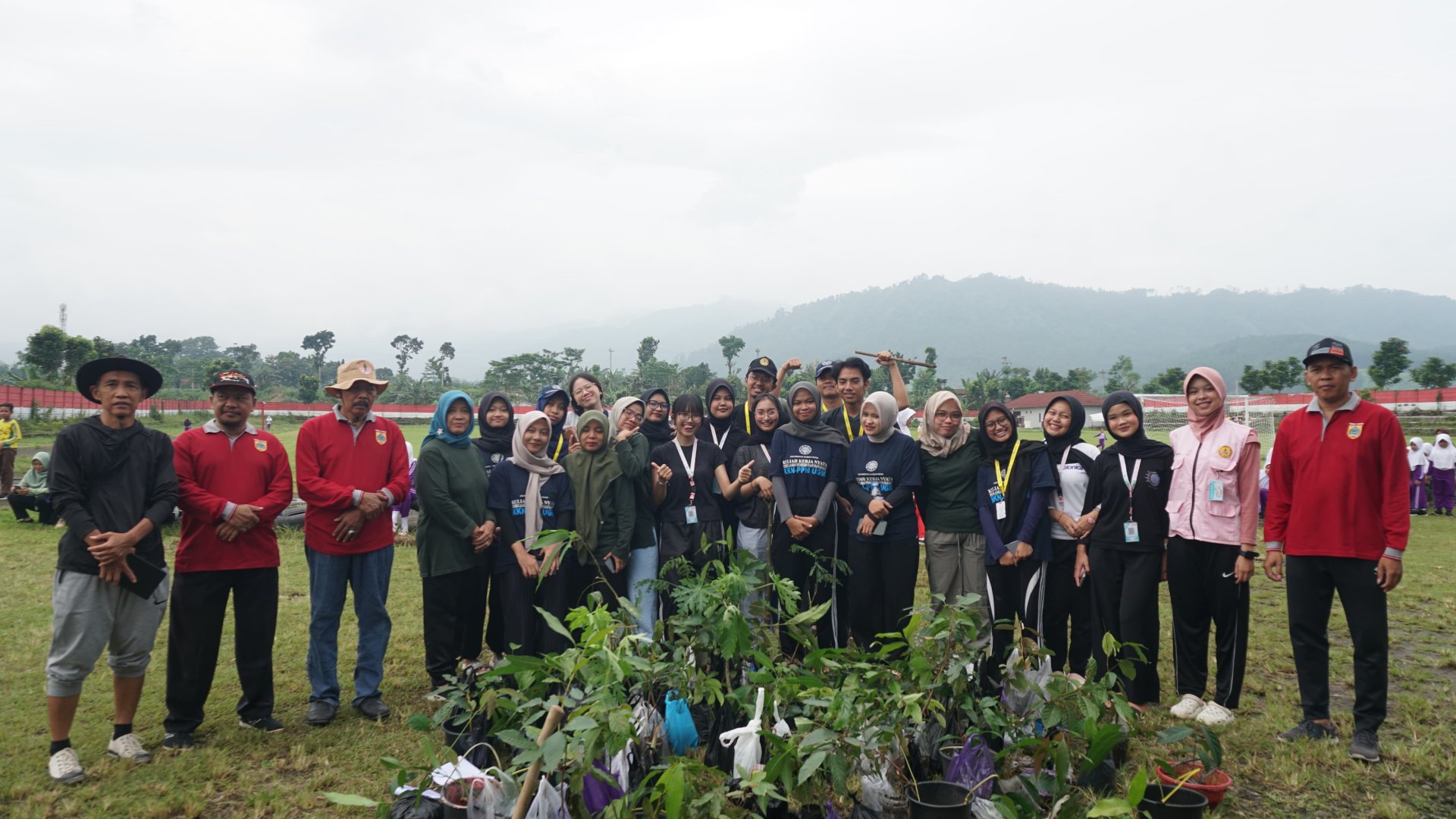 Penanaman pohon dalam rangka HUT Pemalang