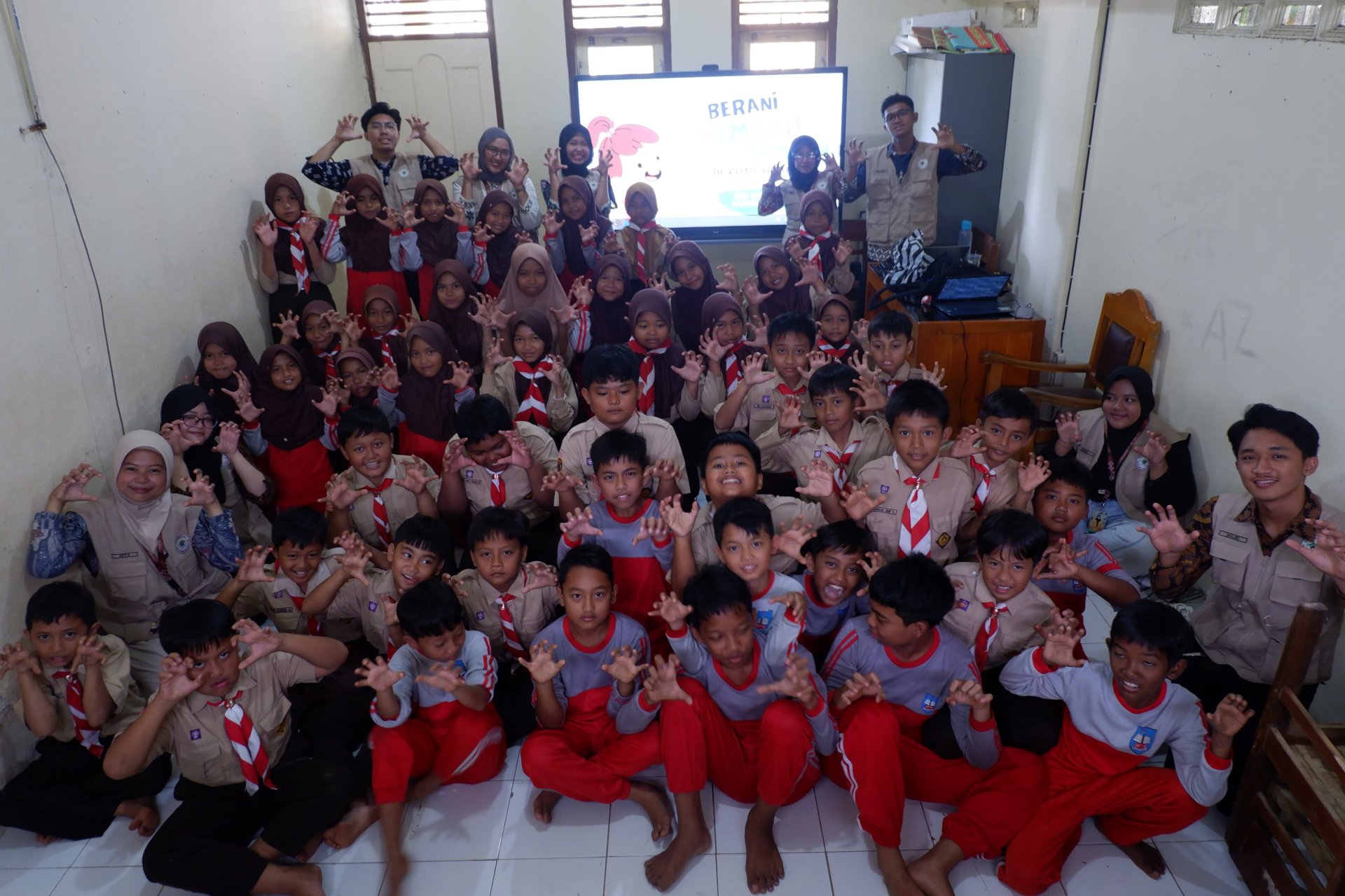 Sosialisasi Pemilahan Sampah di SD Negeri 2 Wlahar