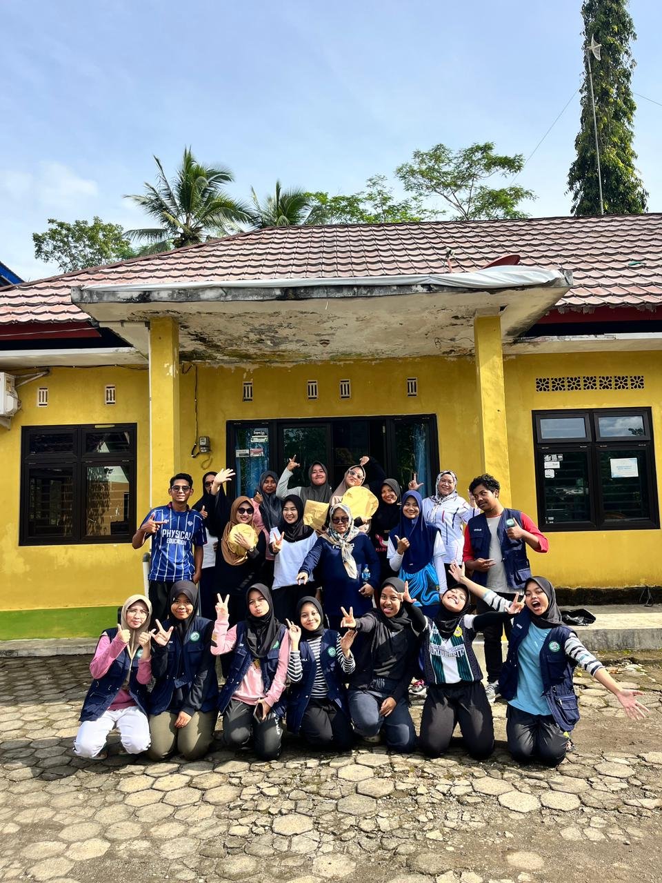 Pelaksanaan Kegiatan Senam bersama,kunjungan Kadus dan Koordinasi KKN bersama DPL