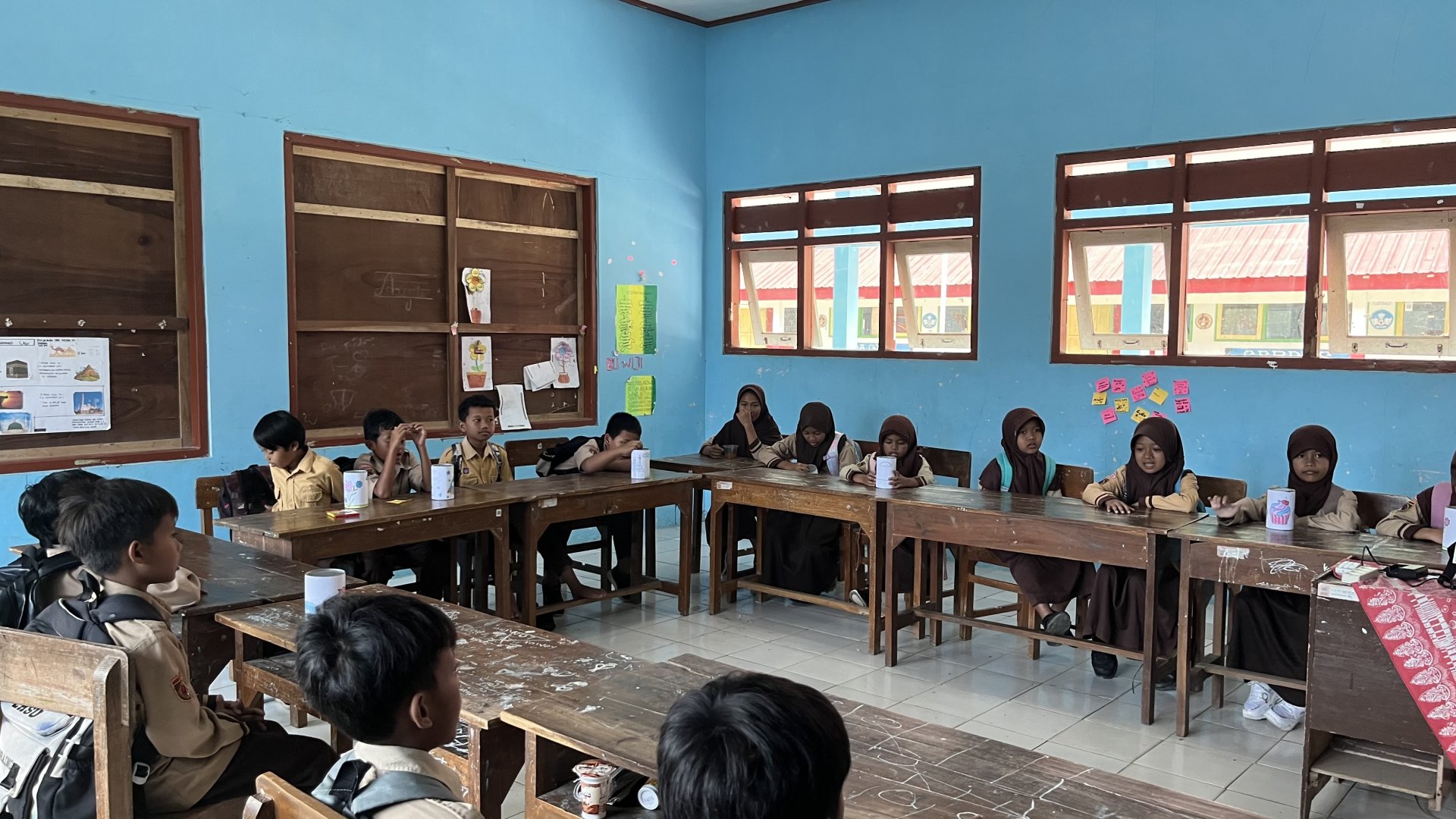 Pembentukan Motivasi Cita-Cita dan Pembuatan Celengan Kreatif di SDN 3 Tirip