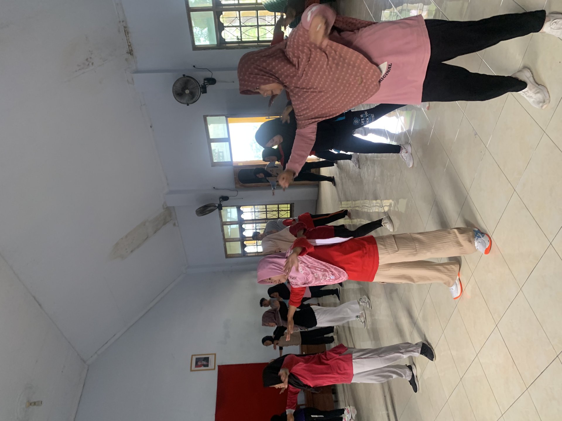 Senam bersama masyarakat desa mangli